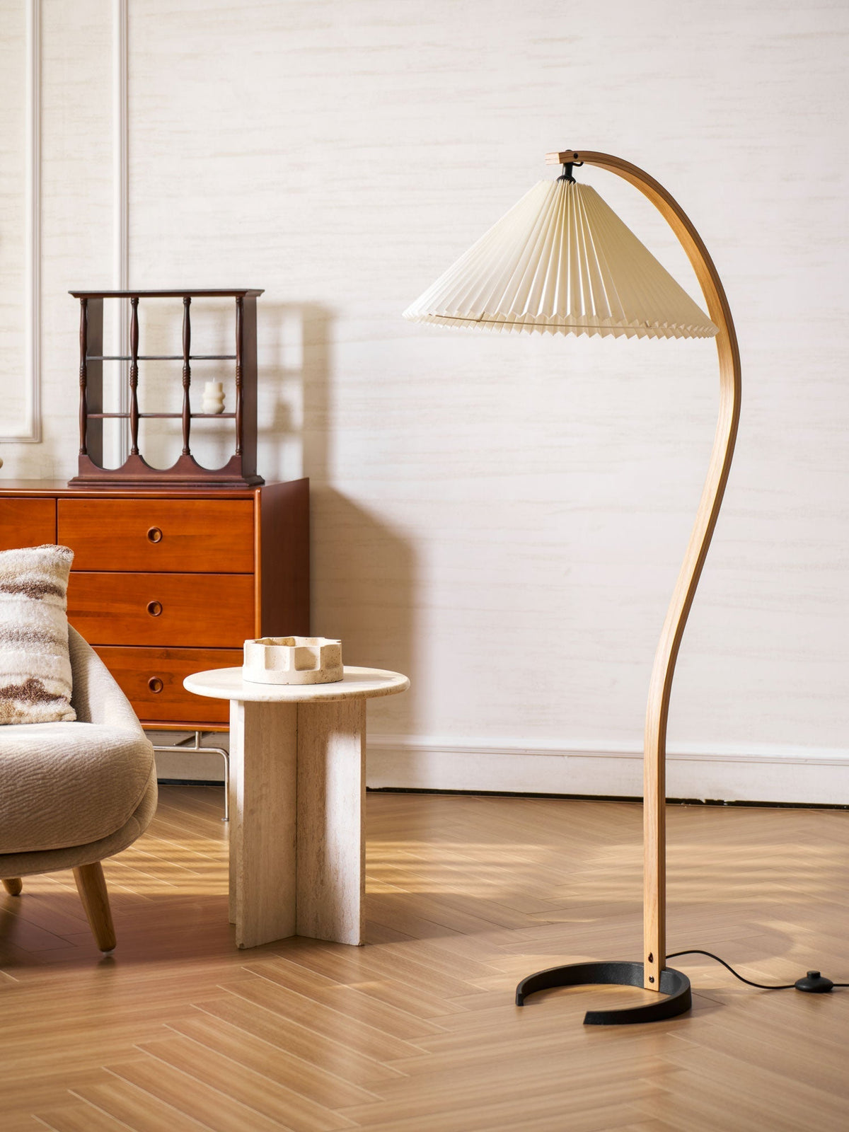 Bogen-Leseleuchte aus Holz mit Stoffschirm, 150 cm hoch, moderne Leuchte für über das Sofa, natürliche Oberfläche für Wohn- und Schlafzimmer, minimalistische Stehleuchte | Thomler