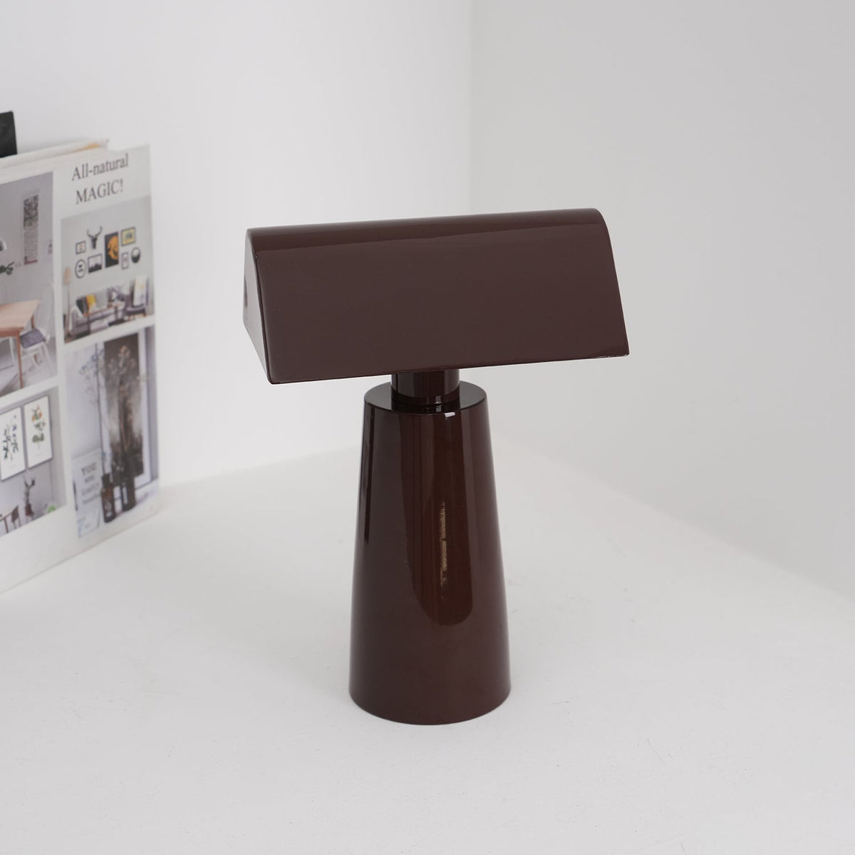 LED-Schreibtischlampe mit USB-Ladeanschluss – Touch-Steuerung, 3 Farbtemperaturen, verstellbare Leseleuchte aus Stahl für Büro, Schlafzimmer, Arbeitszimmer – Rot, | Thomler
