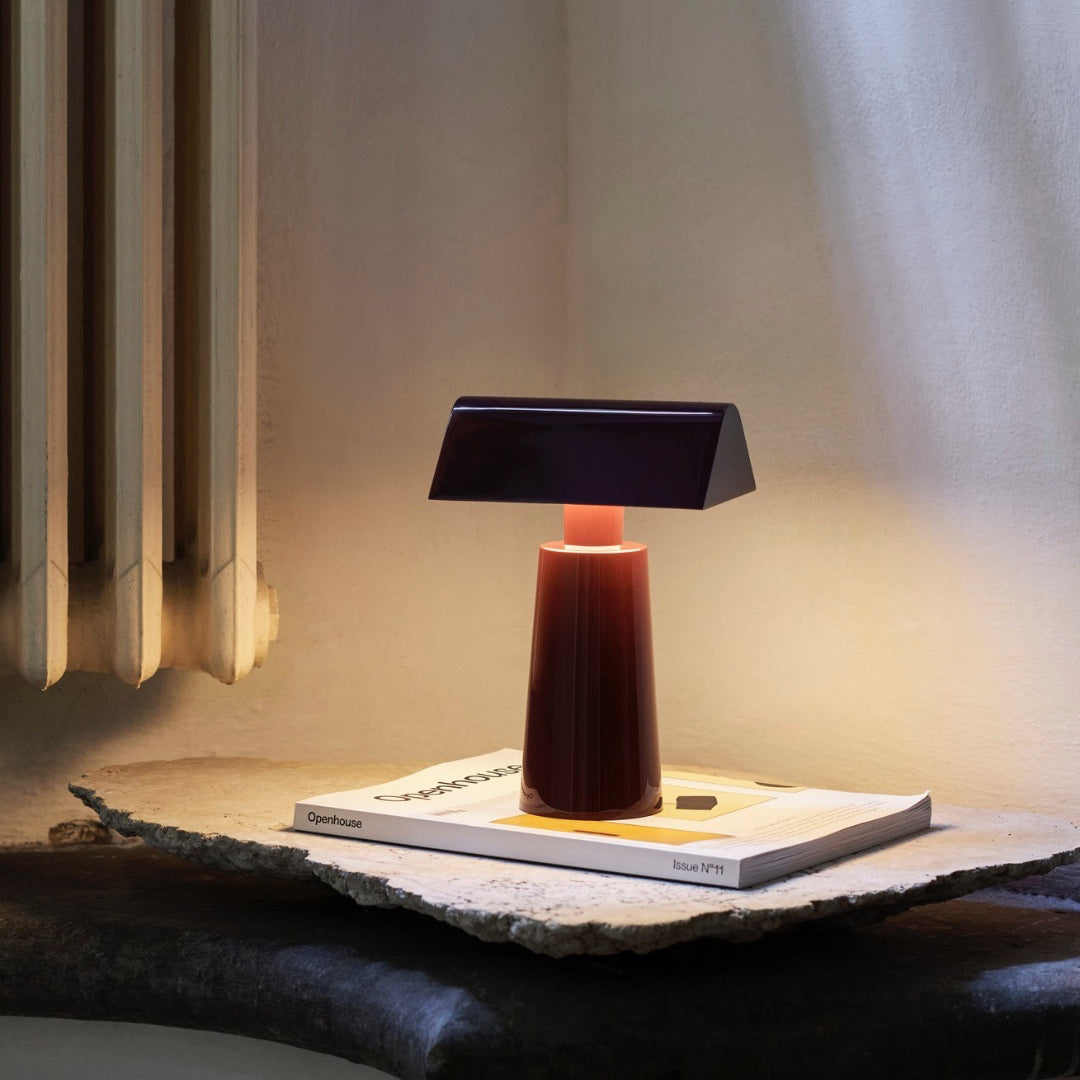 LED-Schreibtischlampe mit USB-Ladeanschluss – Touch-Steuerung, 3 Farbtemperaturen, verstellbare Leseleuchte aus Stahl für Büro, Schlafzimmer, Arbeitszimmer – Rot, | Thomler