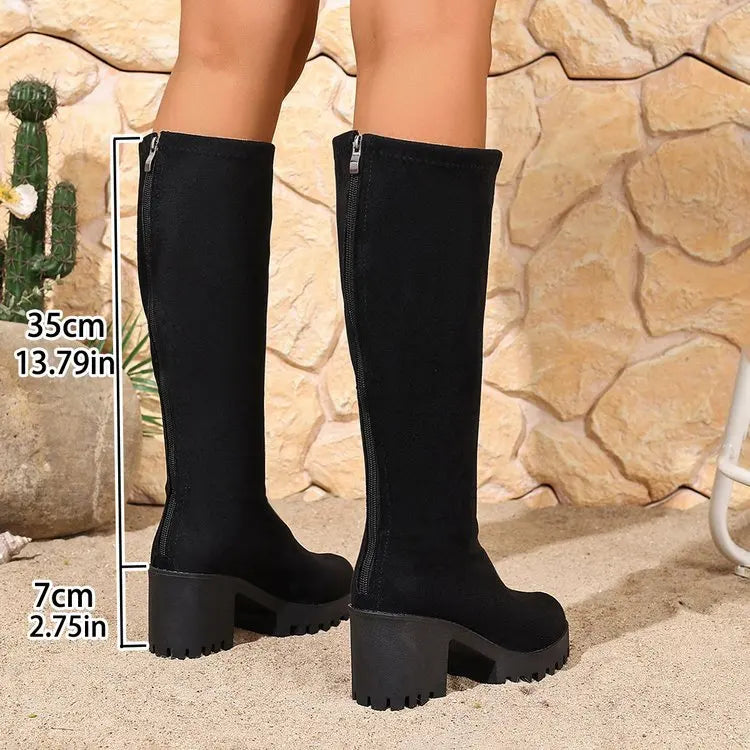Kniehohe Stiefel mit Blockabsatz, Reißverschluss hinten, profilierter Sohle und runder Schuhspitze