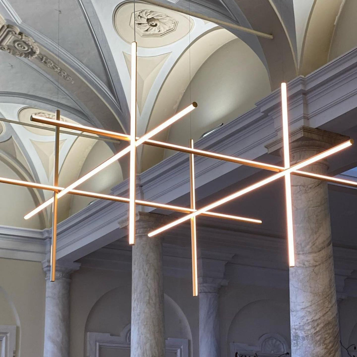 Geometrische Raster-Deckenleuchte für Esszimmer & offene Bereiche | Höhenverstellbarer LED-Kronleuchter | Modernes Aluminium-Schienensystem | Multi | Thomler