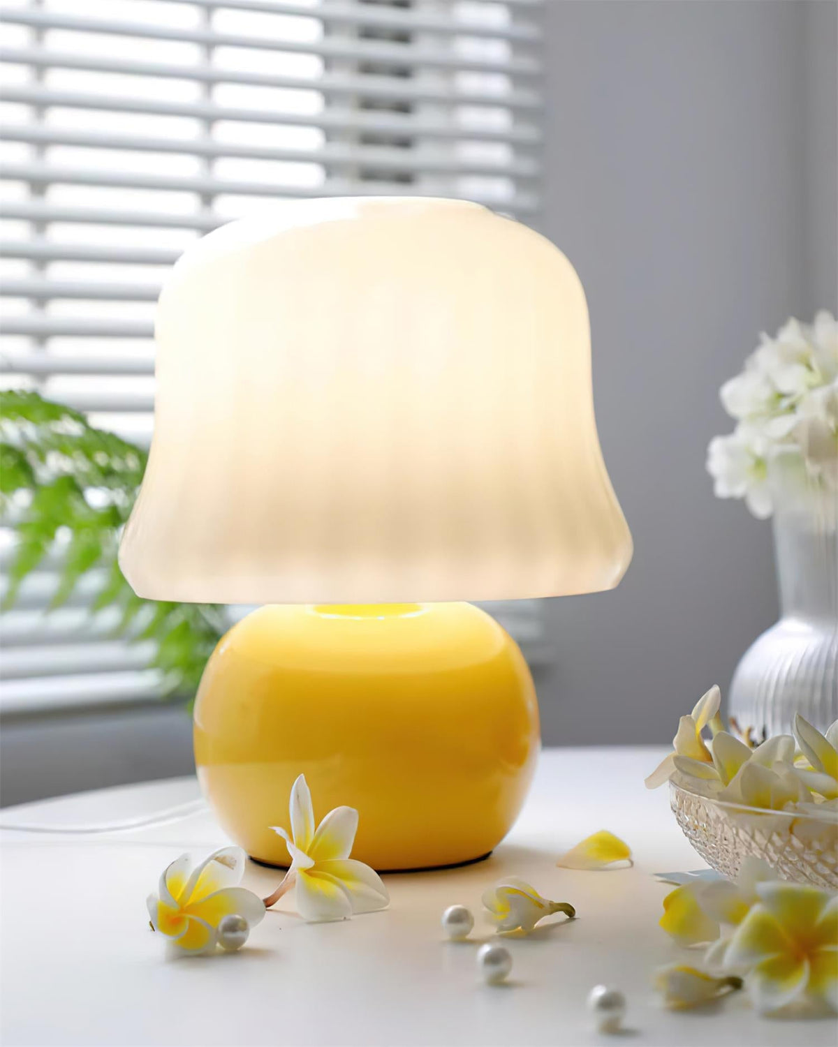 Ceramic Accent Lamp with Enamel Shade 11.4 in Beige for Nightstands Bedrooms Living Rooms Study Desks Side Tables E14 Socket 15W Soft Glow | Thomler