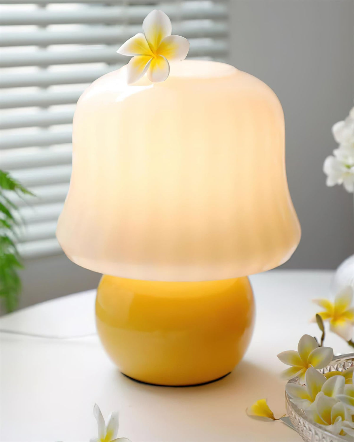 Ceramic Accent Lamp with Enamel Shade 11.4 in Beige for Nightstands Bedrooms Living Rooms Study Desks Side Tables E14 Socket 15W Soft Glow | Thomler