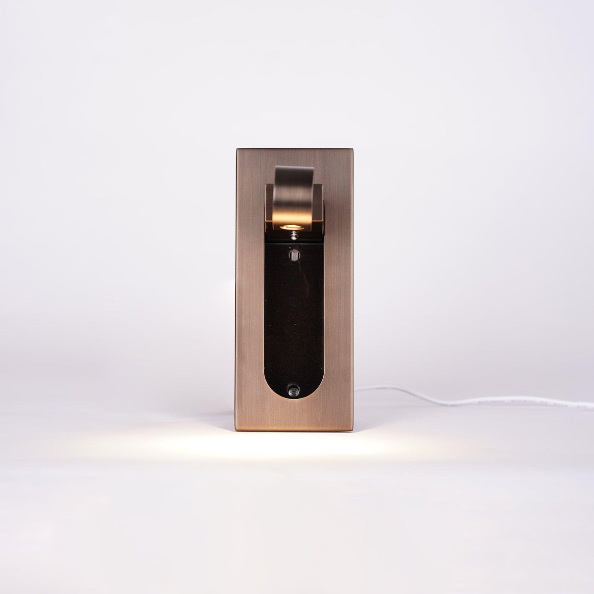 Aplique de pared LED giratorio con interruptor de botón para lectura nocturna enfocada en espacios compactos | Thomler
