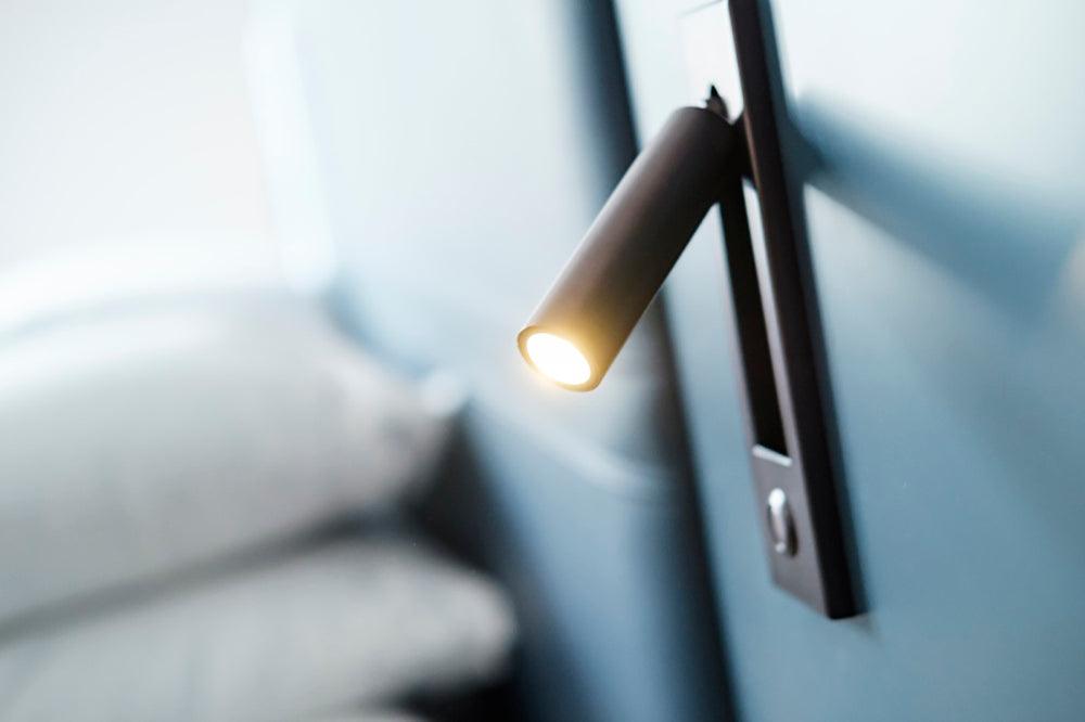 Lámpara de pared articulada de aluminio para lectura, estudio y cabecera