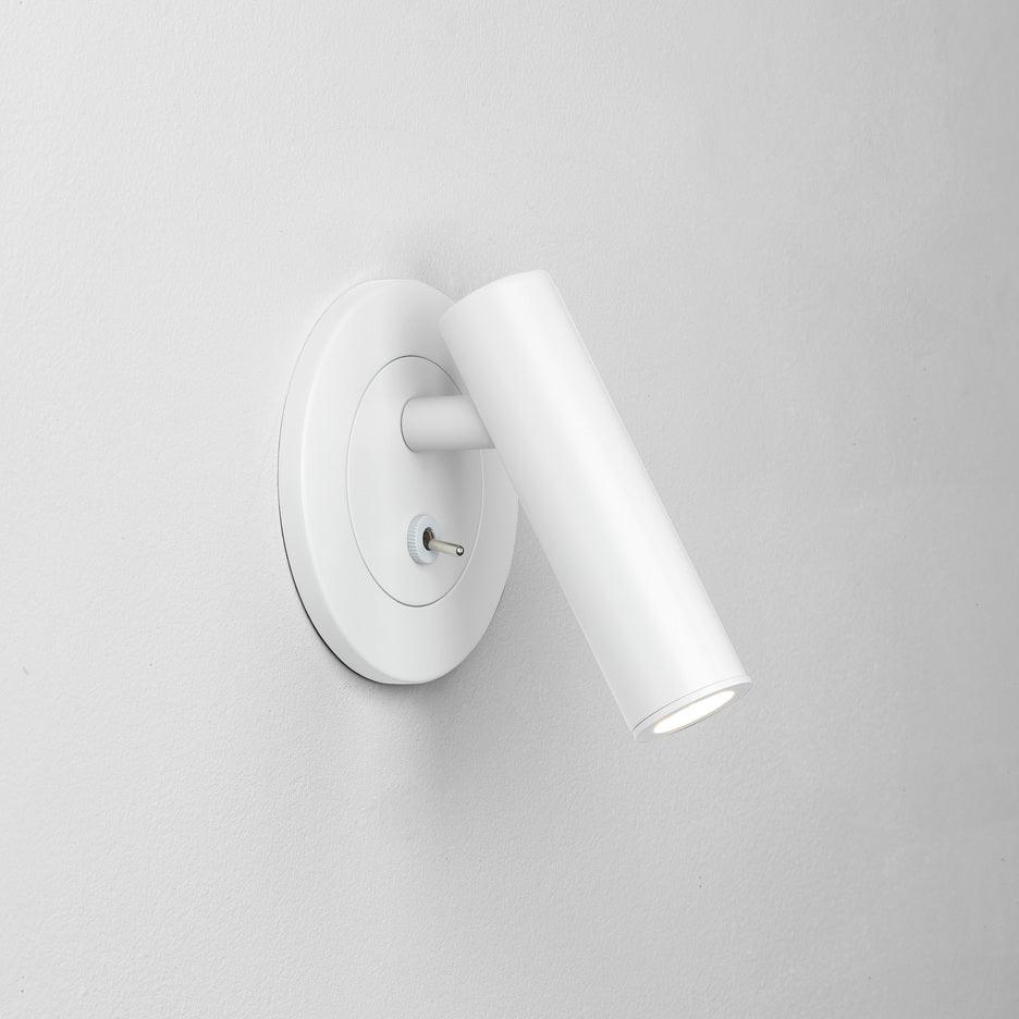 Verstellbare LED-Lesewandleuchte, schwarzes Metall, 12-Zoll-Schwenkarm für Nachttisch im Schlafzimmer, gerichtete Arbeitsleuchte, modernes Wandmodell | Thomler