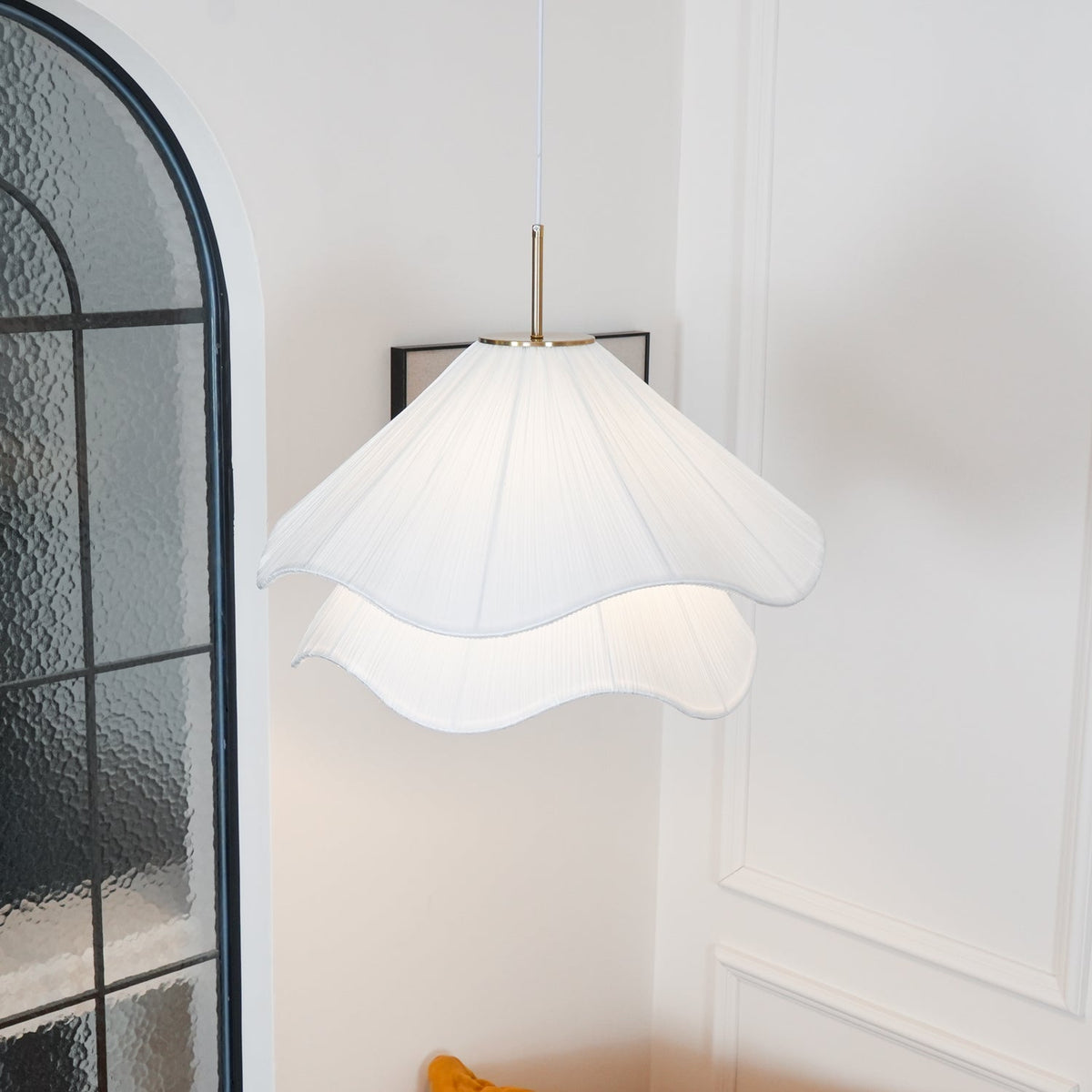 Lámpara colgante de pétalos de flores en capas, blanca y dorada, 24 pulgadas de diámetro, altura ajustable para comedor, cocina, dormitorio, sobre la mesa o isla | Thomler