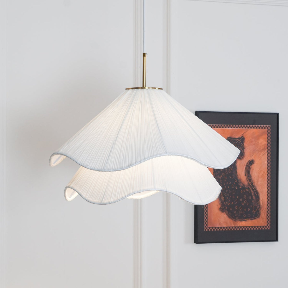Lámpara colgante de pétalos de flores en capas, blanca y dorada, 24 pulgadas de diámetro, altura ajustable para comedor, cocina, dormitorio, sobre la mesa o isla | Thomler