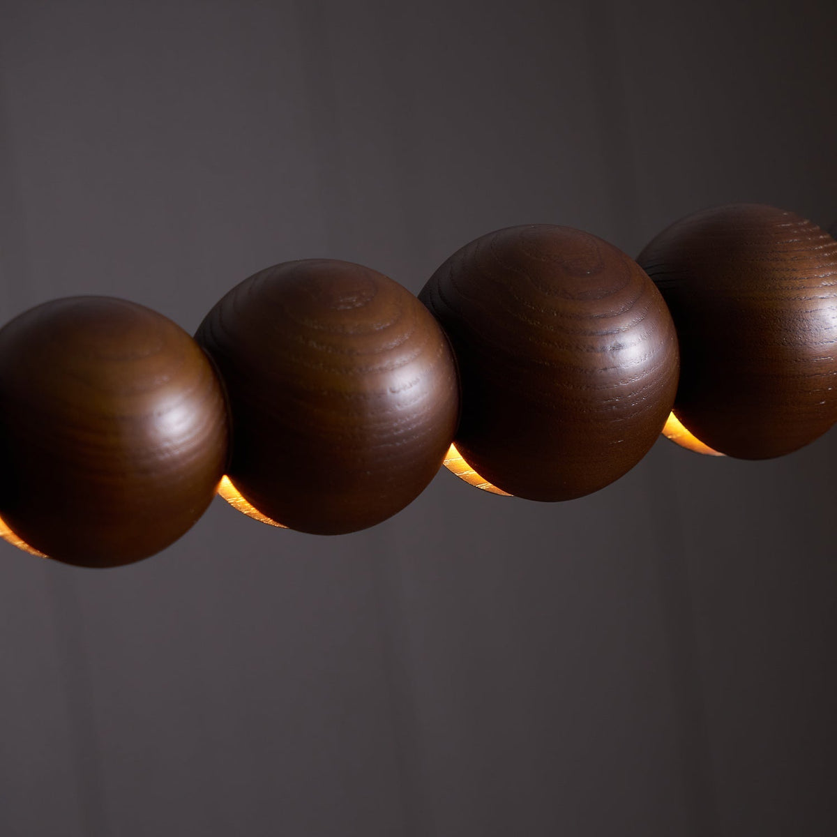 Hangende LED-armatuur 46 inch Metaal Hout Acryl Bolhanglamp 3000K Eigentijdse plafondlamp voor kookeiland eettafel | Thomler