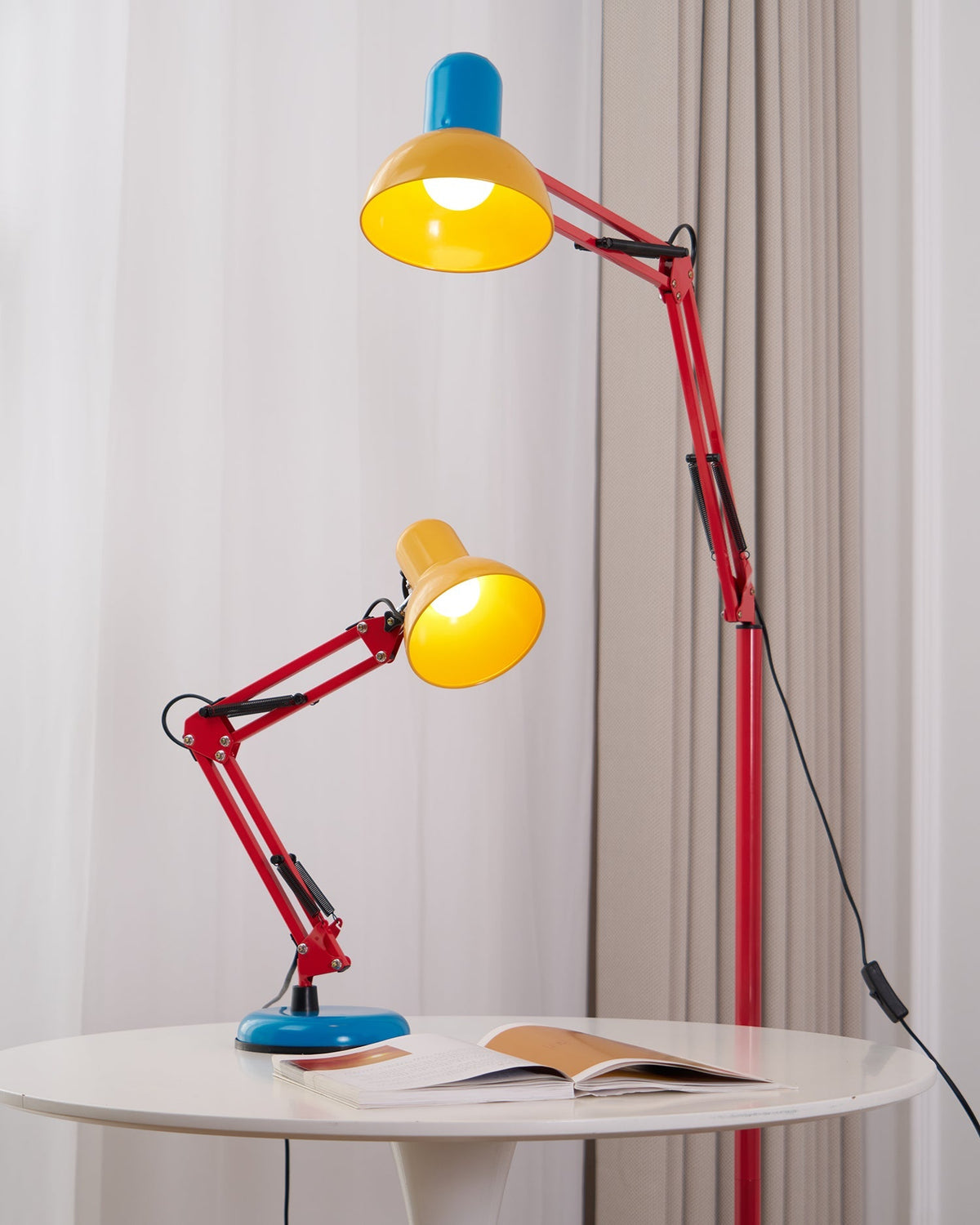 Lámpara de pie articulada de 74 pulgadas de altura, lámpara de lectura de metal ajustable, colorida en azul, rojo y amarillo, acento moderno para sala de estar u oficina | Thomler