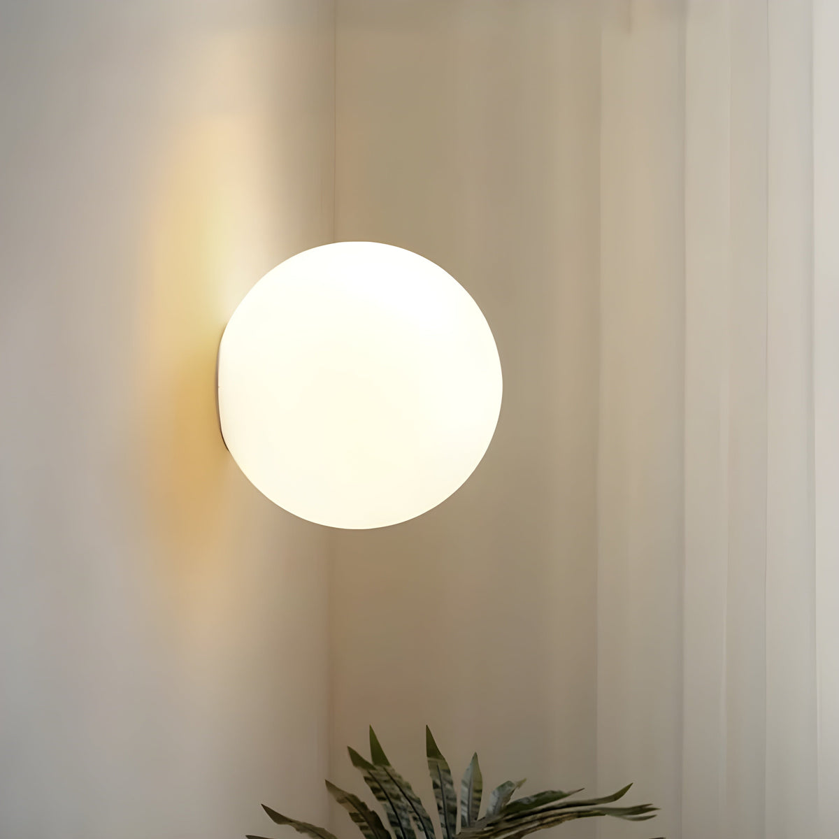Spherical Sconce with Matte-Finish Shade for Mid-Size Rooms – E27 Socket – Modern Minimal Design for Bedrooms, Entryways & Lounges | Thomler