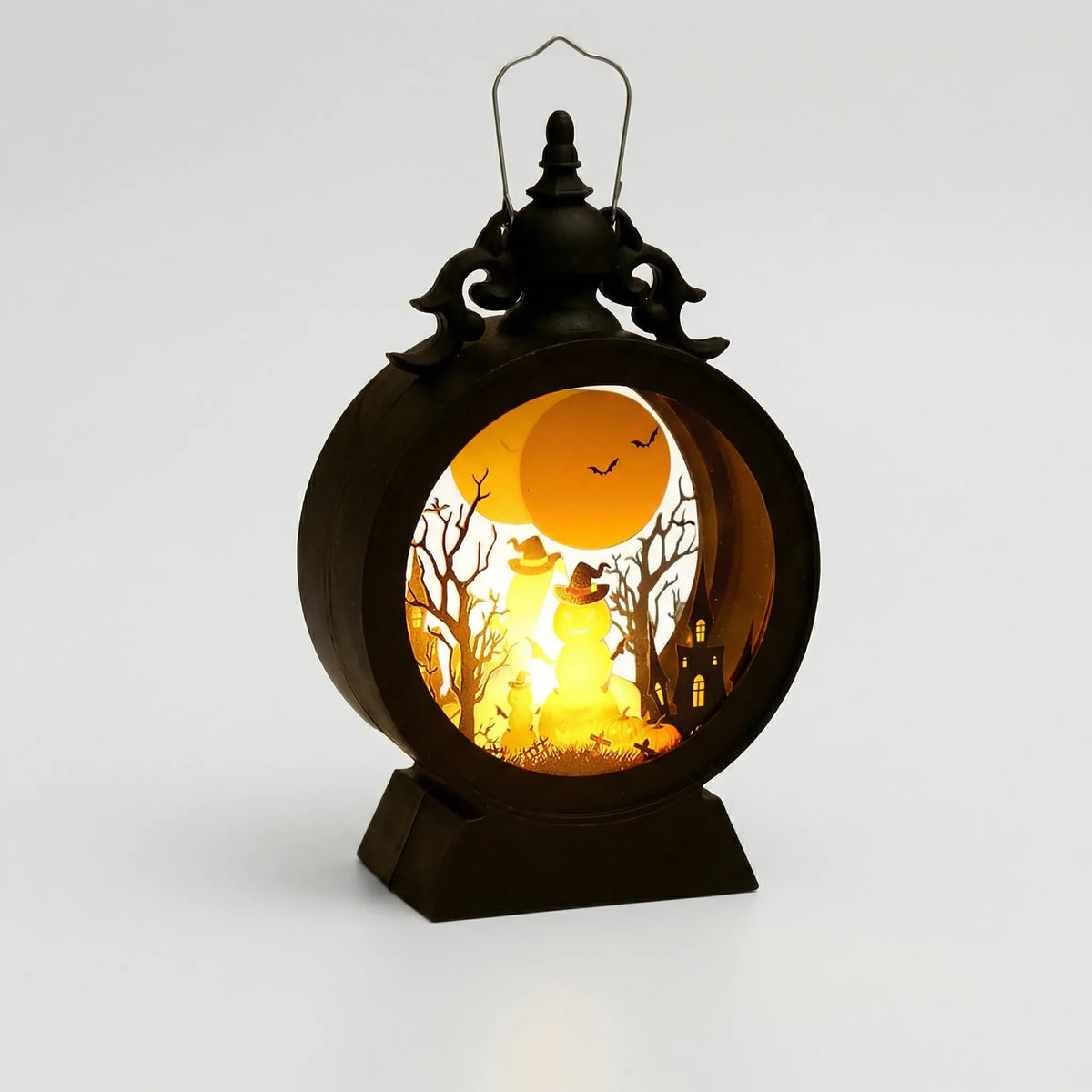 Halloween LED-lantaarn met gotisch raam en silhouet-uitsparingen