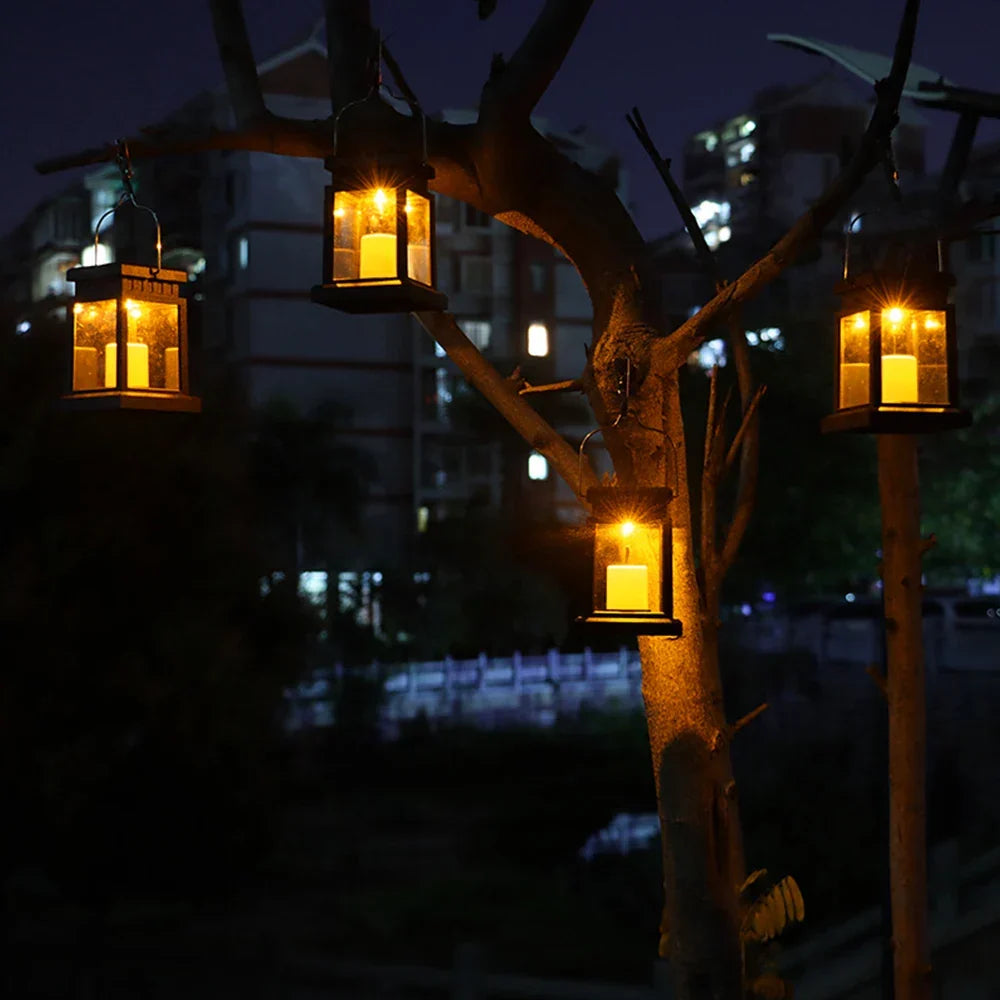 Hangende buitenlamp met flikkerende led en autosensor, decoratief accent op zonne-energie voor terras, tuin en looppad, weerbestendige ABS-constructie | Thomler