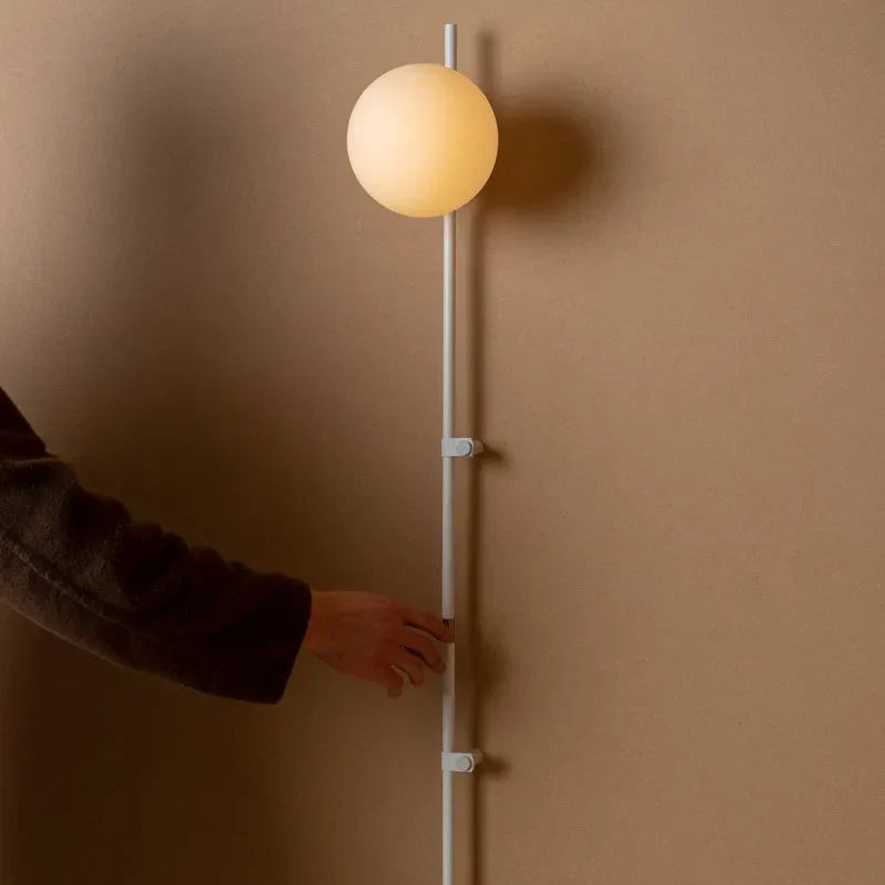 Wandlamp met stekker en verstelbare arm voor slaapkamer, woonkamer, hal, kantoor, zwart/wit, modern minimalistisch leeslamp-armatuur, eenvoudig | Thomler