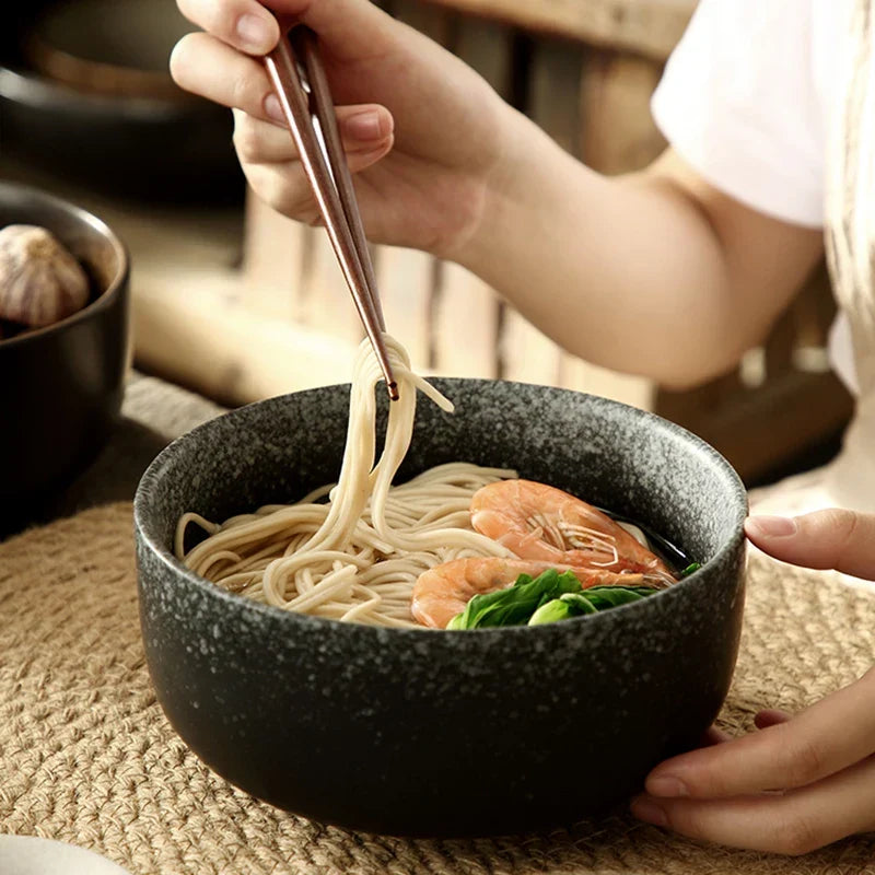 Handgemaakte keramische soepkomset van 4 stuks met lepel en eetstokjes voor ramen, noedels, salade, stoofpot, keukeneettafel, vaatwasmachinebestendig | Thomler