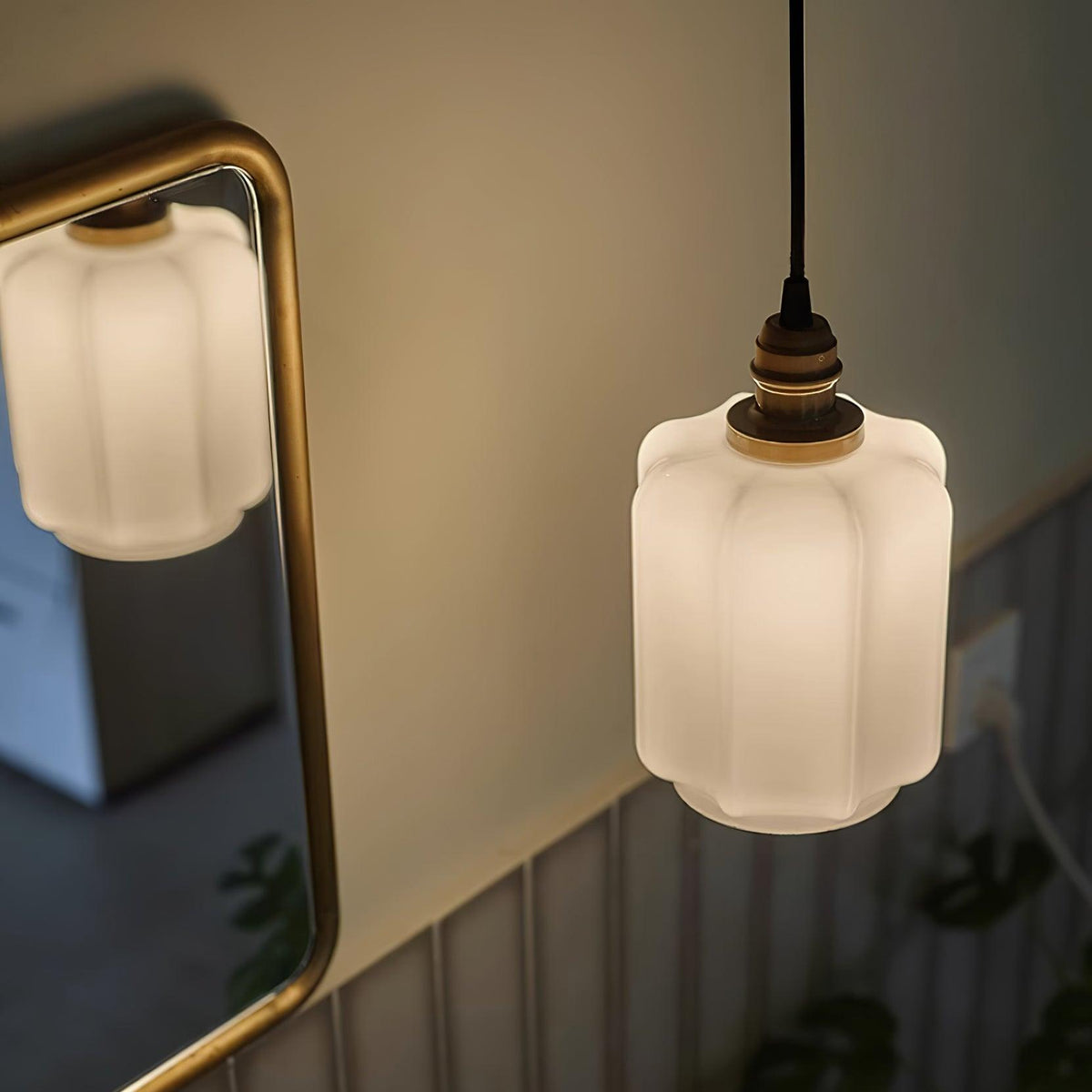 Glazen bol hanglamp met verstelbaar snoer, wit messing plafondarmatuur voor slaapkamer, eetkamer, keukeneiland, messing afwerking 6 inch pendel | Thomler