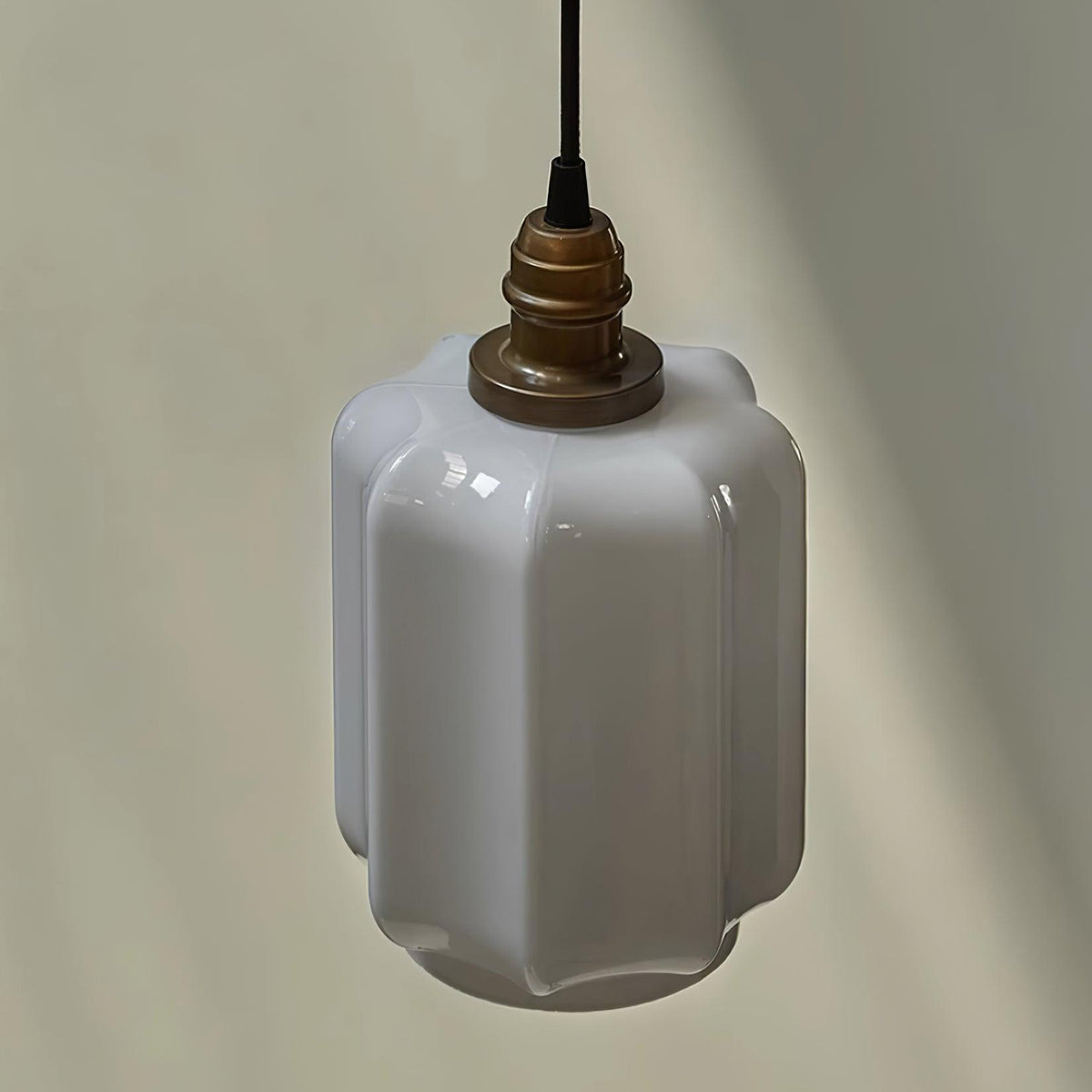 Glazen bol hanglamp met verstelbaar snoer, wit messing plafondarmatuur voor slaapkamer, eetkamer, keukeneiland, messing afwerking 6 inch pendel | Thomler