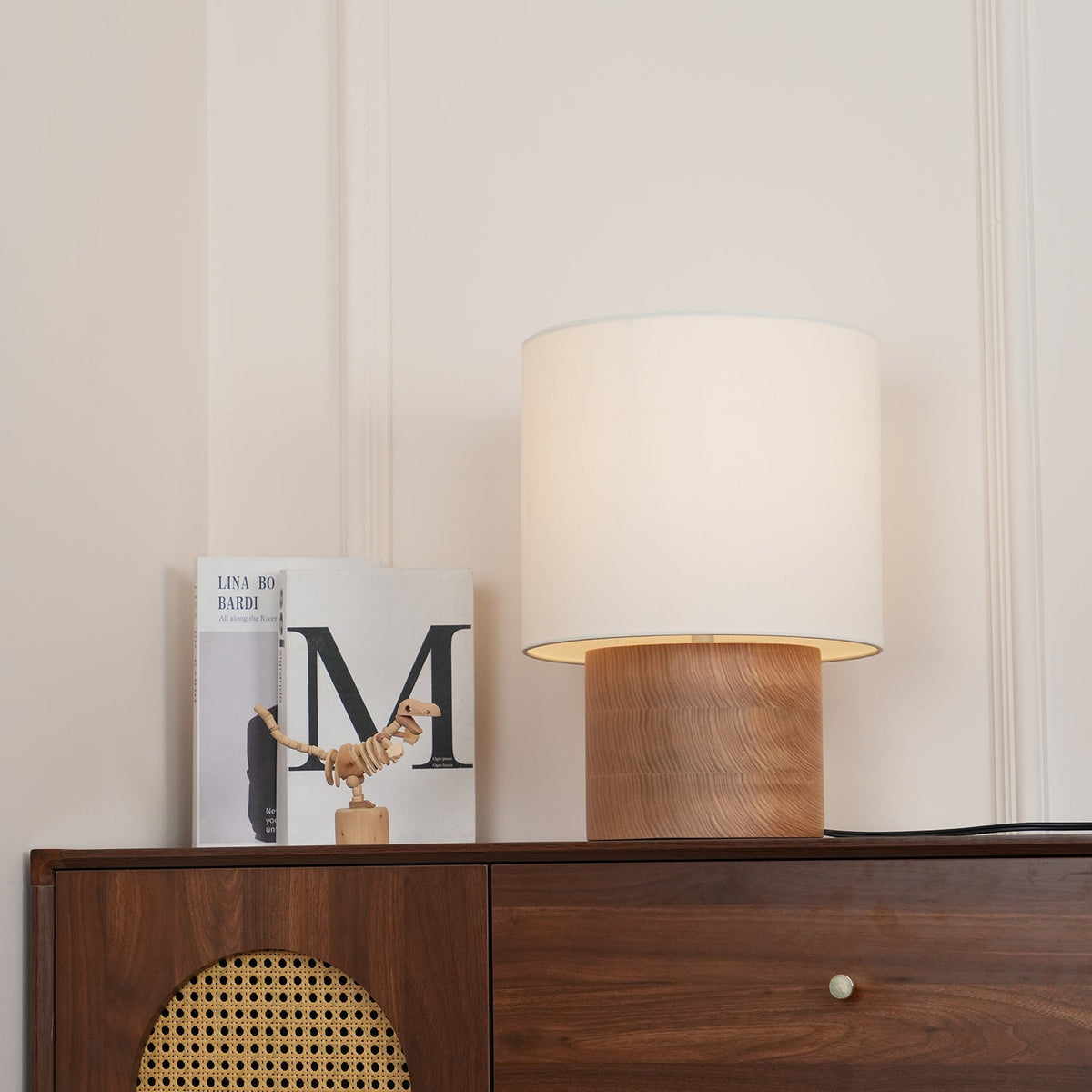 Nachttischlampe aus Holz mit Leinenschirm – 30 cm moderne Akzentleuchte für Schlafzimmer, Wohnzimmer-Beistelltisch, Leseecke – warmes Licht | Thomler