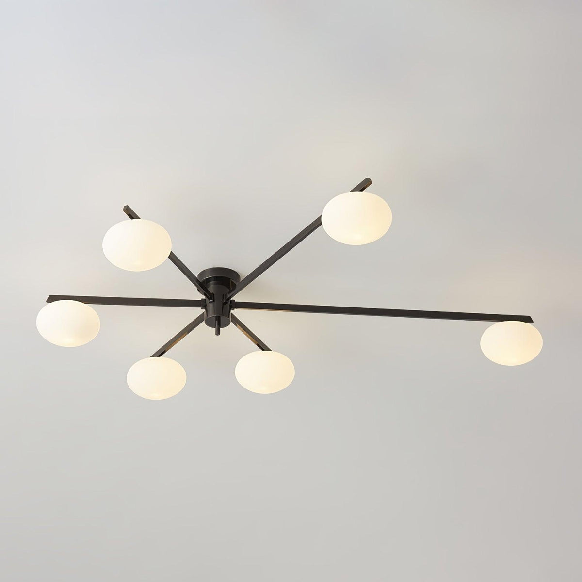 Lámpara de techo semiempotrada ajustable con brazos múltiples y globos esmerilados para comedor, cocina o sala de estar | Estructura en negro o latón, casquillo G9 | Thomler