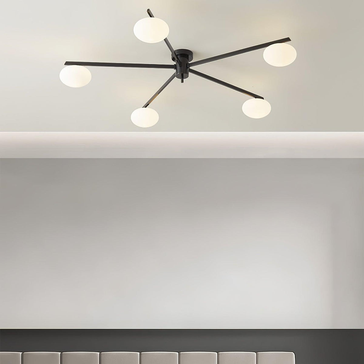 Lámpara de techo semiempotrada ajustable con brazos múltiples y globos esmerilados para comedor, cocina o sala de estar | Estructura en negro o latón, casquillo G9 | Thomler