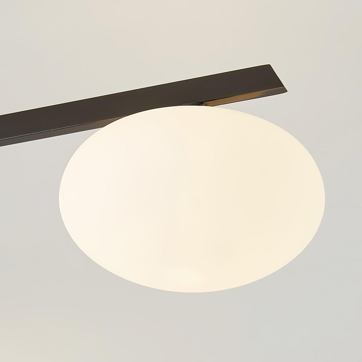 Lámpara de techo semiempotrada ajustable con brazos múltiples y globos esmerilados para comedor, cocina o sala de estar | Estructura en negro o latón, casquillo G9 | Thomler