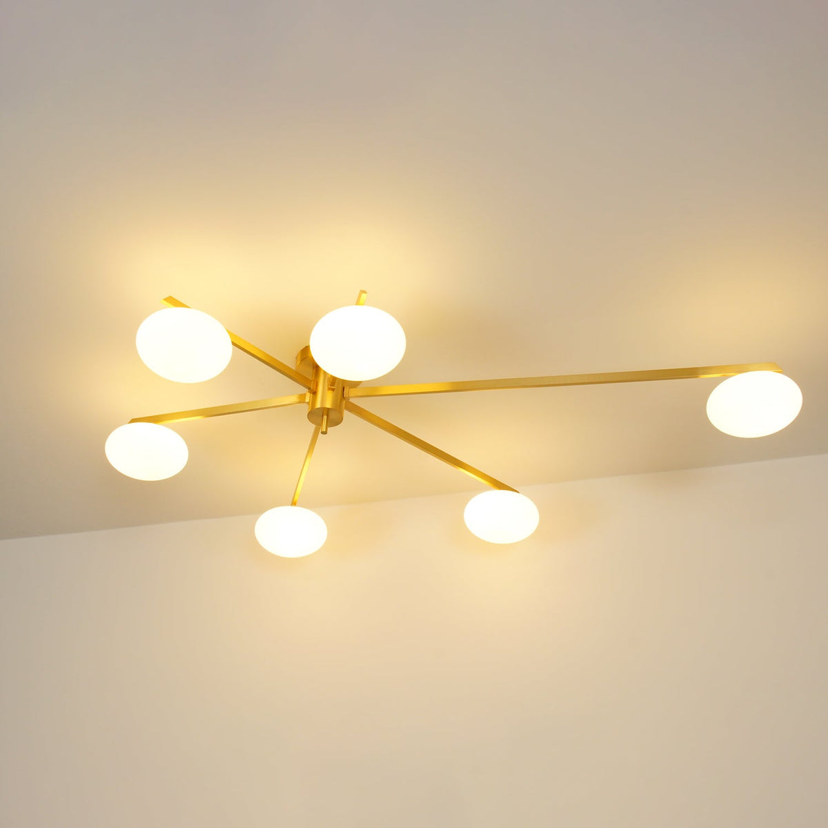 Lámpara de techo semiempotrada ajustable con brazos múltiples y globos esmerilados para comedor, cocina o sala de estar | Estructura en negro o latón, casquillo G9 | Thomler
