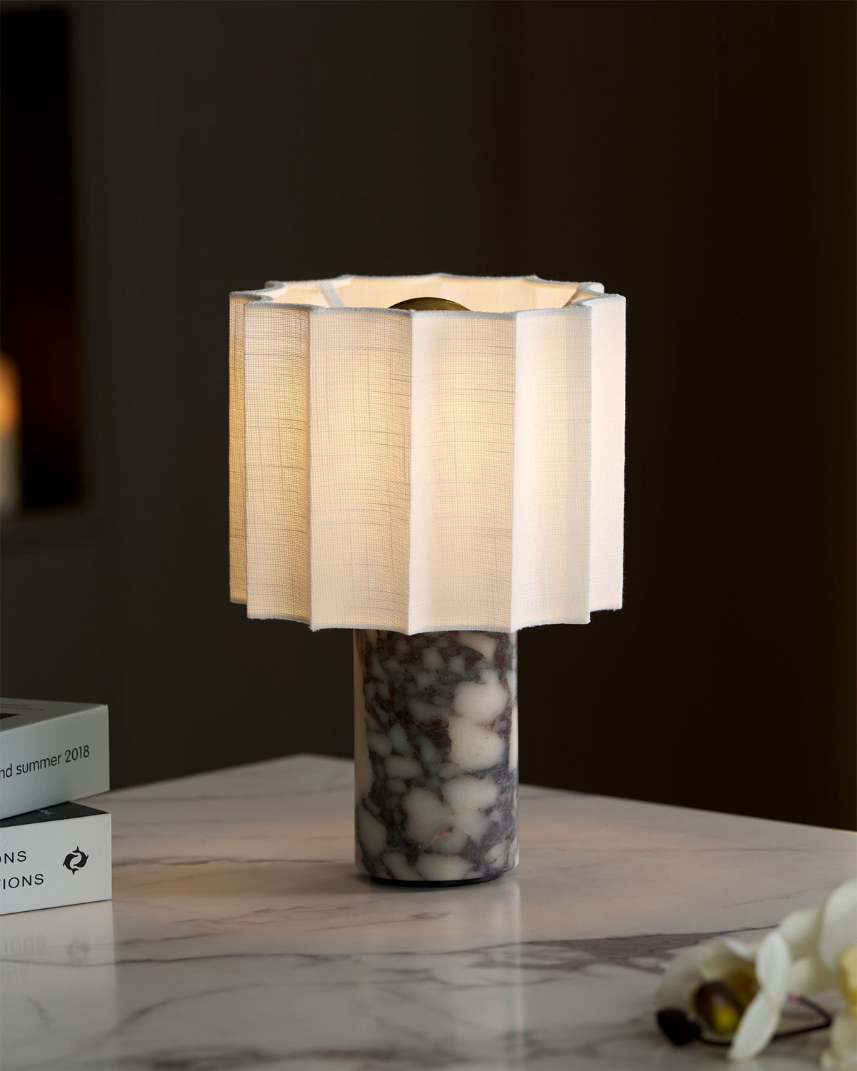 Kabellose Marmor-Akzentleuchte mit wiederaufladbarem Akku, 28 cm hoch, weiß-beiger Stoffschirm, LED-Schreibtischlampe für Schlafzimmer, Büro, Nachttisch Por | Thomler