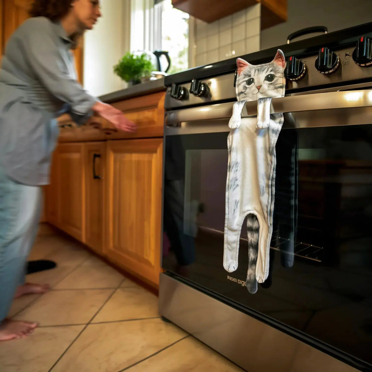 Microfiber Hand Towel with Playful Cat Design & Paw Loop Hanging Tabs for Kitchen & Bathroom | Thomler