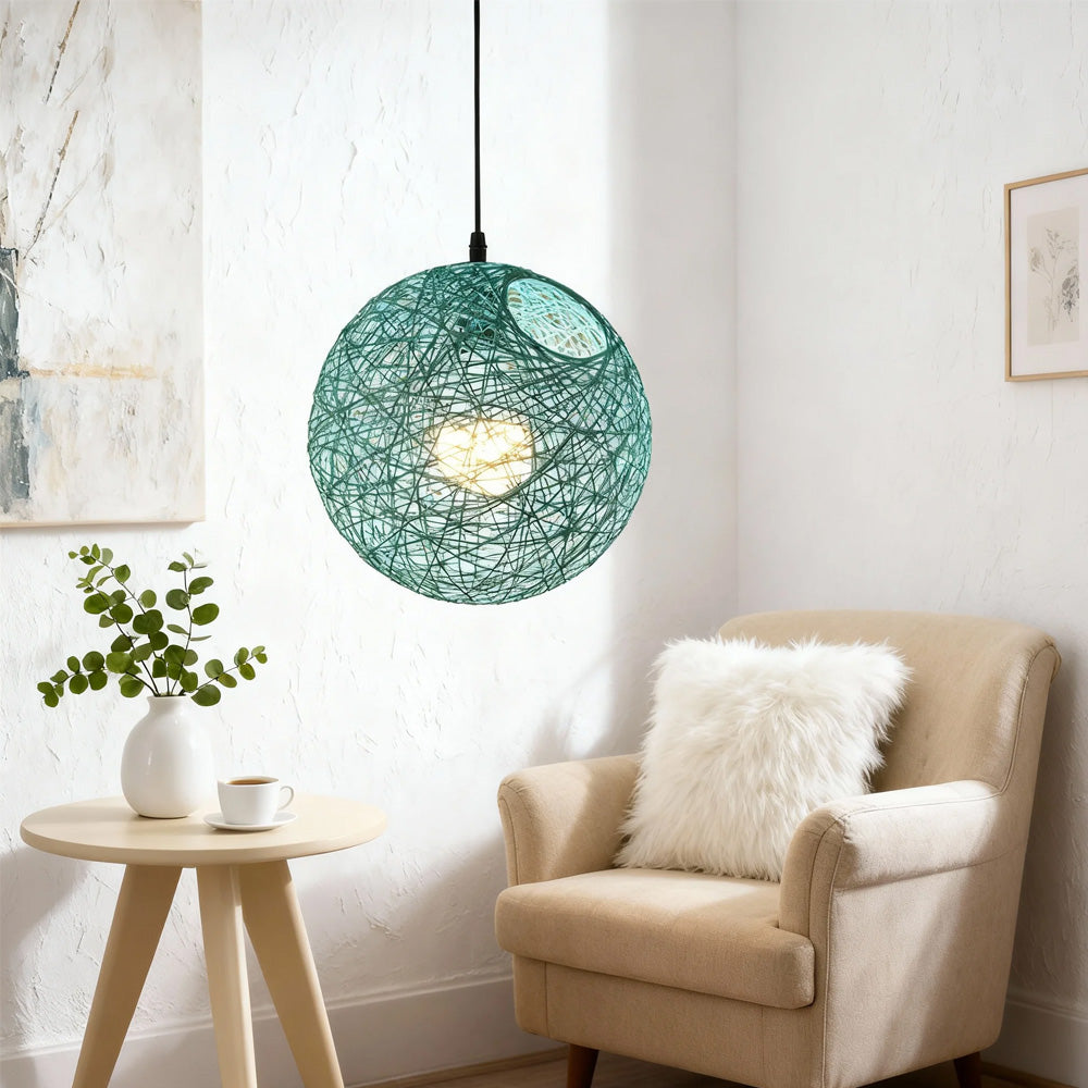 Geweven Bolvormige Plafondlamp voor Eet- en Woonkamers – Handgemaakte Hanglamp van Natuurlijke Vezels met Warme, Gefilterde Gloed