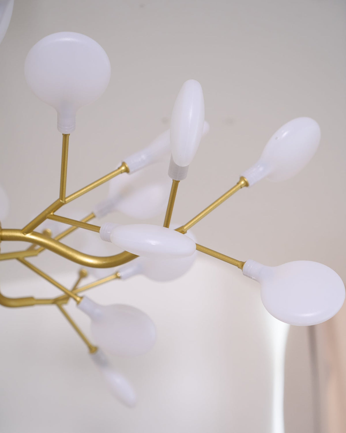Lámpara de araña de ramas acrílicas con luces LED ajustables para comedor y entrada - de 30 a 63 ramas de luz - Regulable, acabado en metal dorado o negro