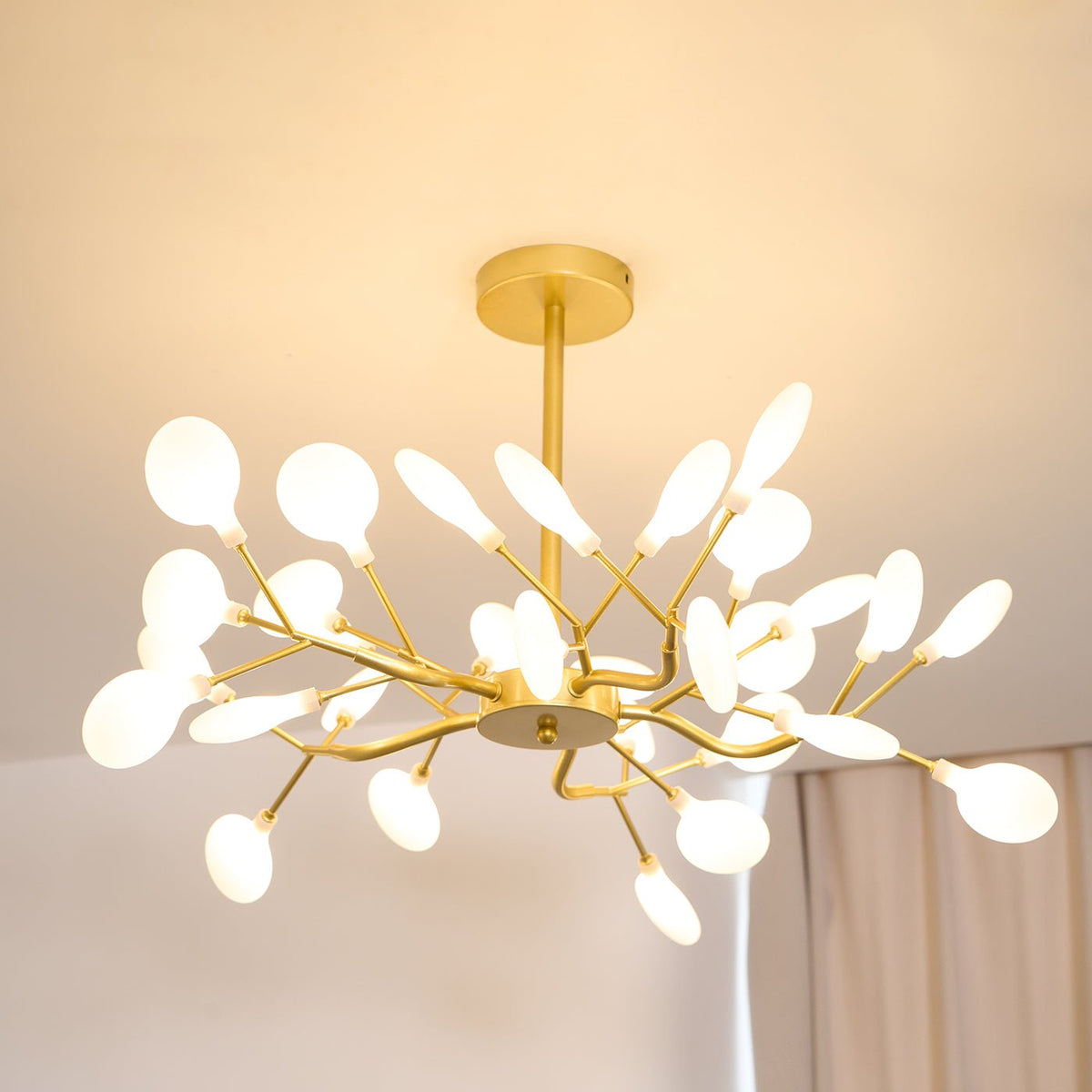 Lámpara de araña de ramas acrílicas con luces LED ajustables para comedor y entrada - de 30 a 63 ramas de luz - Regulable, acabado en metal dorado o negro