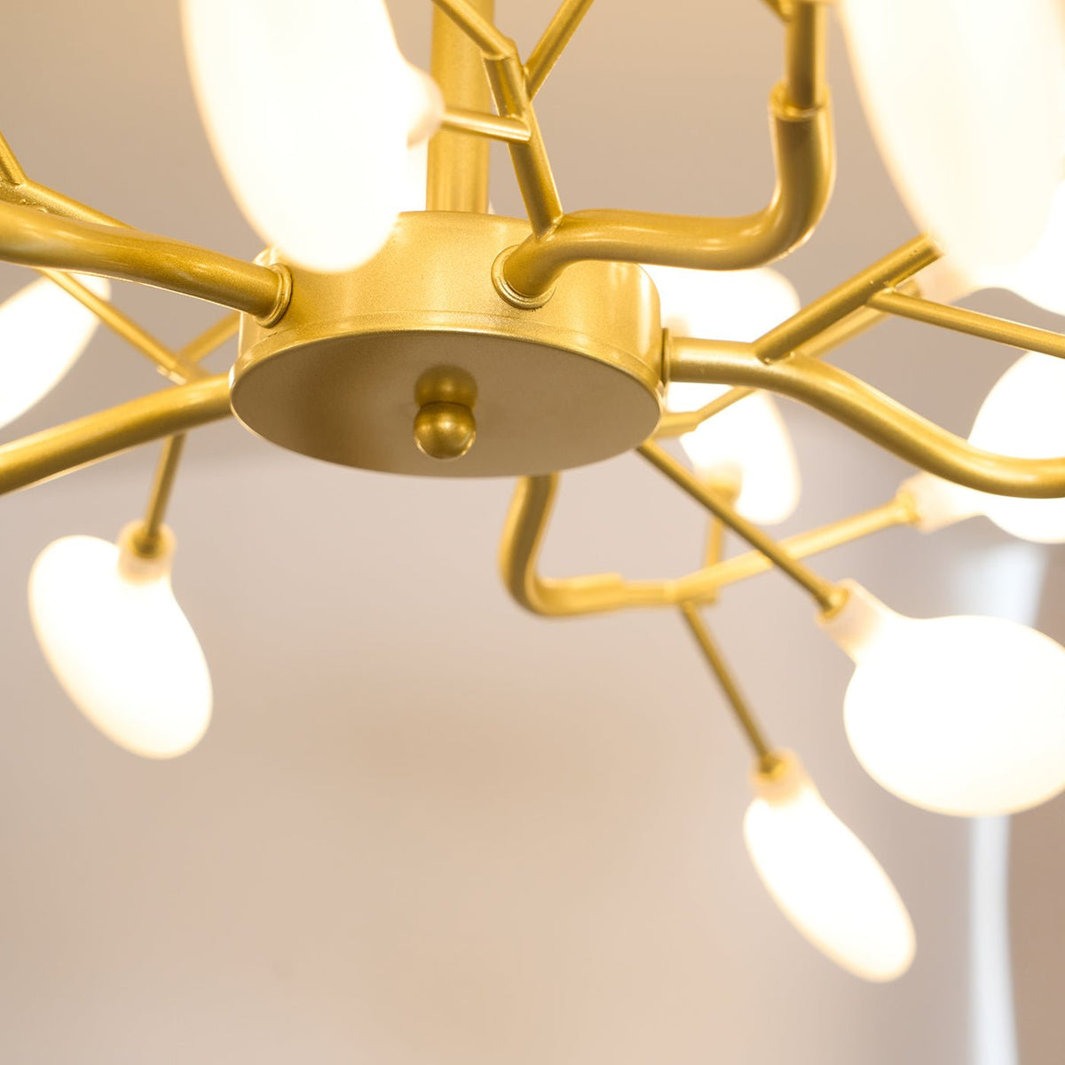 Lámpara de araña de ramas acrílicas con luces LED ajustables para comedor y entrada - de 30 a 63 ramas de luz - Regulable, acabado en metal dorado o negro