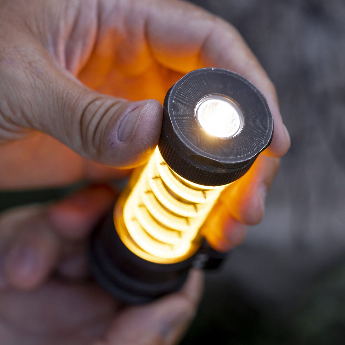 Oplaadbare led-kampeerlantaarn & zaklamp-combinatie met 7 lichtstanden, draagbaar USB-C-noodlicht voor wandelen, buitenavonturen & thuis | Thomler