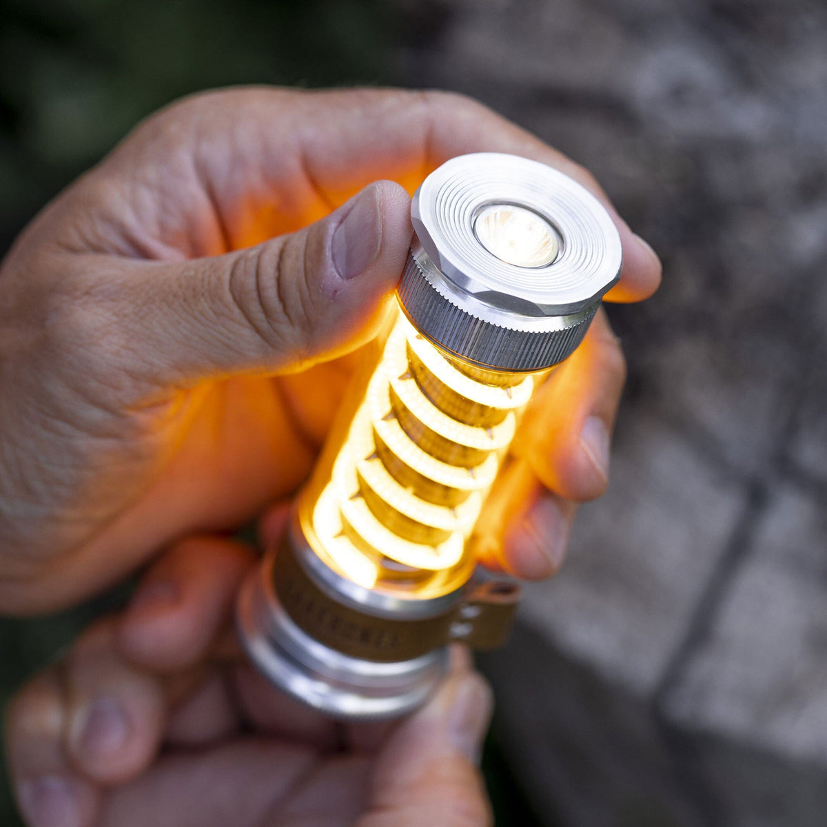 Oplaadbare led-kampeerlantaarn & zaklamp-combinatie met 7 lichtstanden, draagbaar USB-C-noodlicht voor wandelen, buitenavonturen & thuis | Thomler