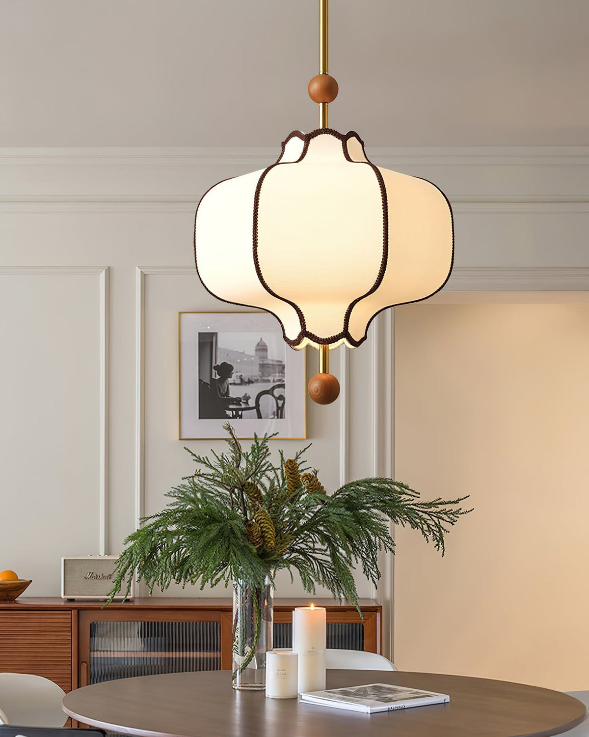 Hangende plafondlantaarn met meerdere lampen van hout en stof voor eetkamer, woonkamer & hal | Klassieke kroonluchter met trommelkap en verstelbare hoogte | Thomler