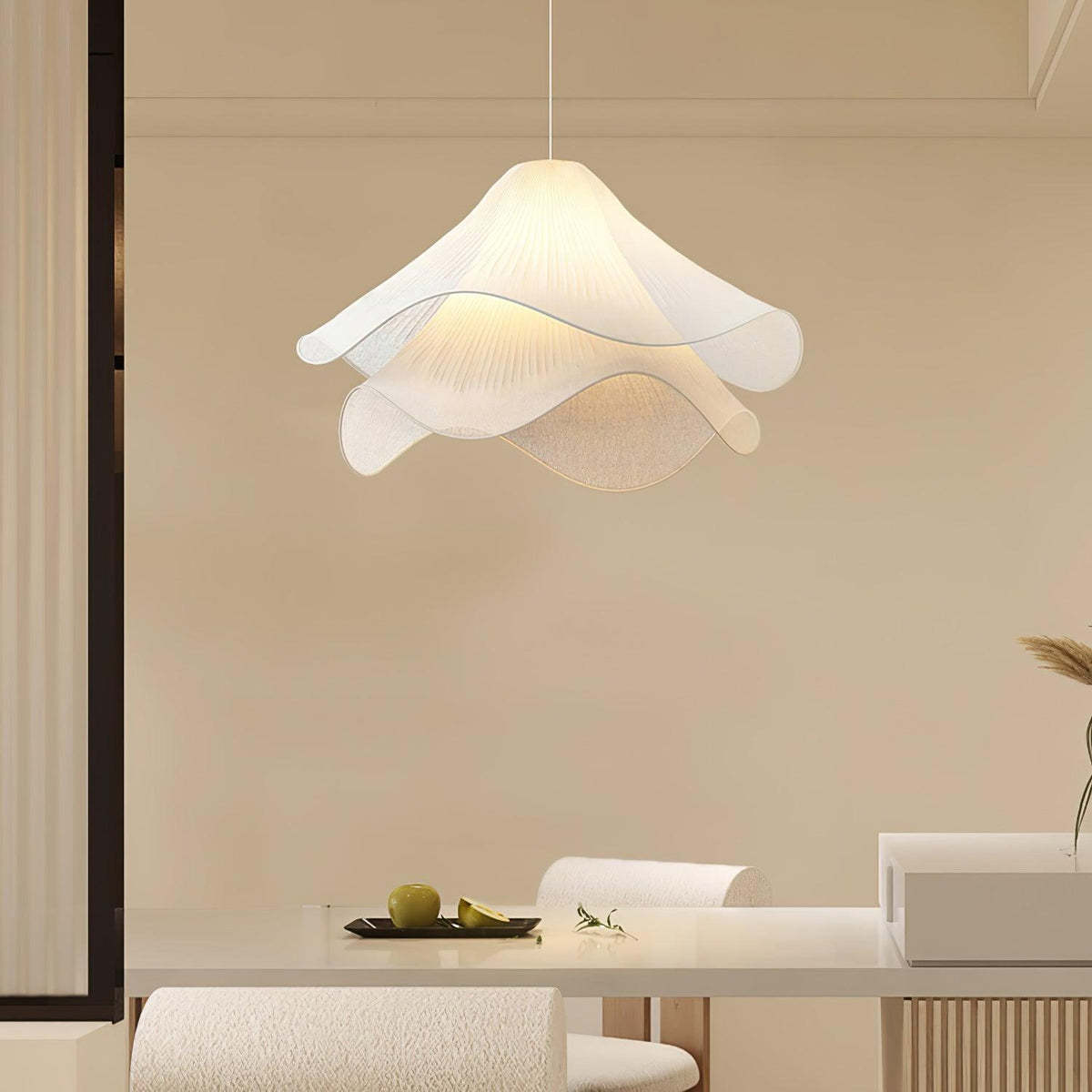Lámpara colgante de pétalos de flores en capas, blanca y dorada, 24 pulgadas de diámetro, altura ajustable para comedor, cocina, dormitorio, sobre la mesa o isla | Thomler