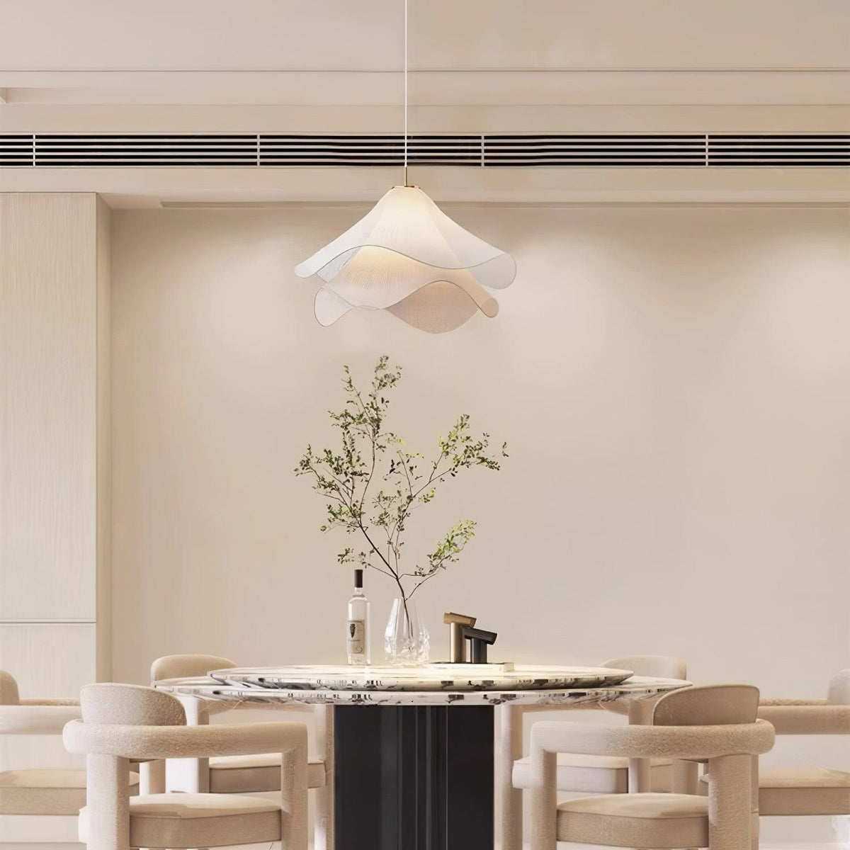 Lámpara colgante de pétalos de flores en capas, blanca y dorada, 24 pulgadas de diámetro, altura ajustable para comedor, cocina, dormitorio, sobre la mesa o isla | Thomler