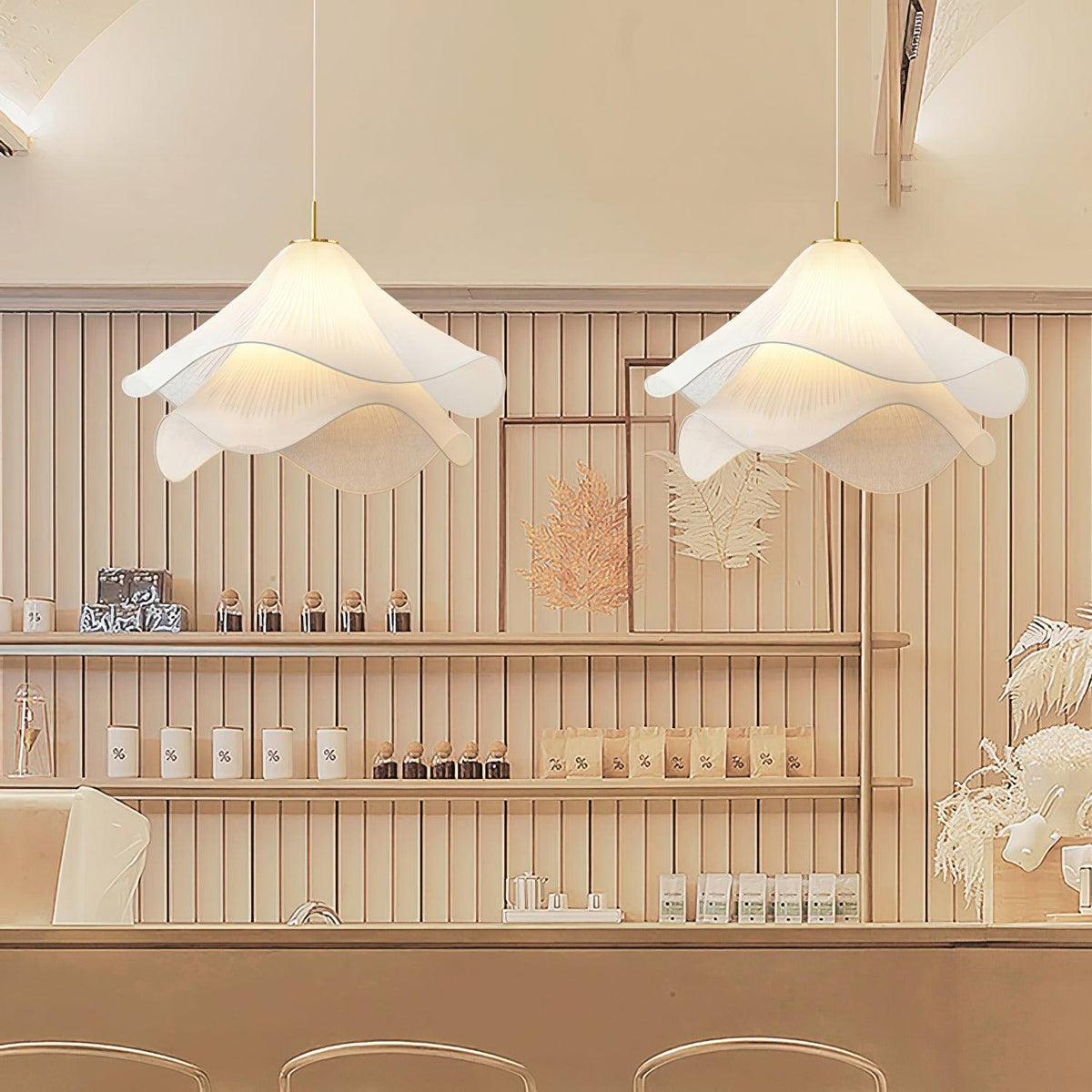 Lámpara colgante de pétalos de flores en capas, blanca y dorada, 24 pulgadas de diámetro, altura ajustable para comedor, cocina, dormitorio, sobre la mesa o isla | Thomler