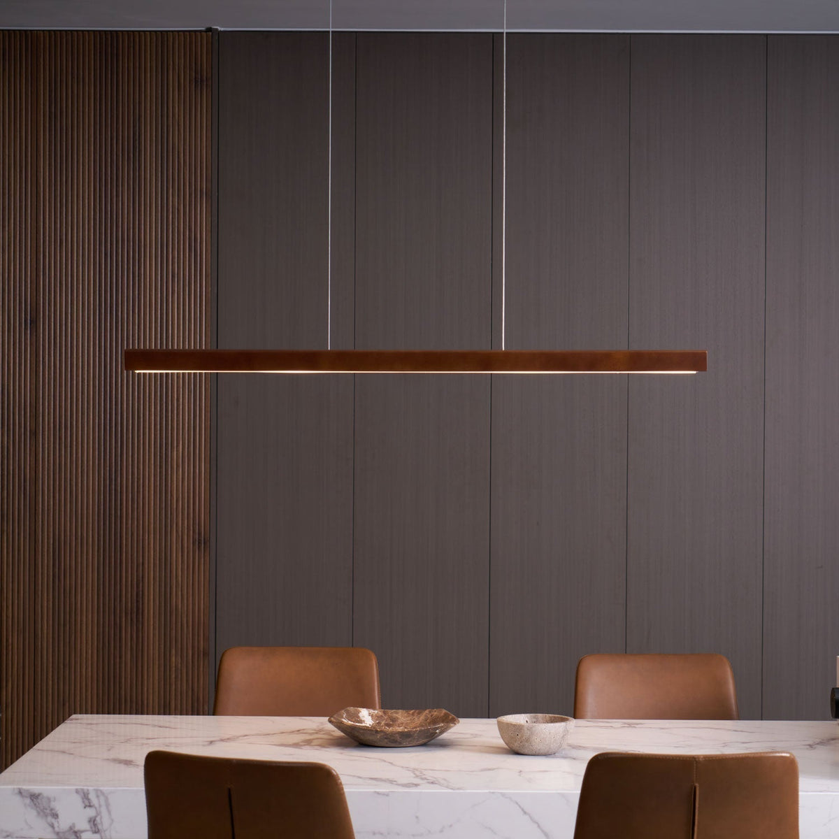 Lineaire houten hanglamp met ingebouwde led voor eetkamer en kookeiland, balkmodel, natuurlijke afwerking, verstelbare kabels, modern interieur | Thomler