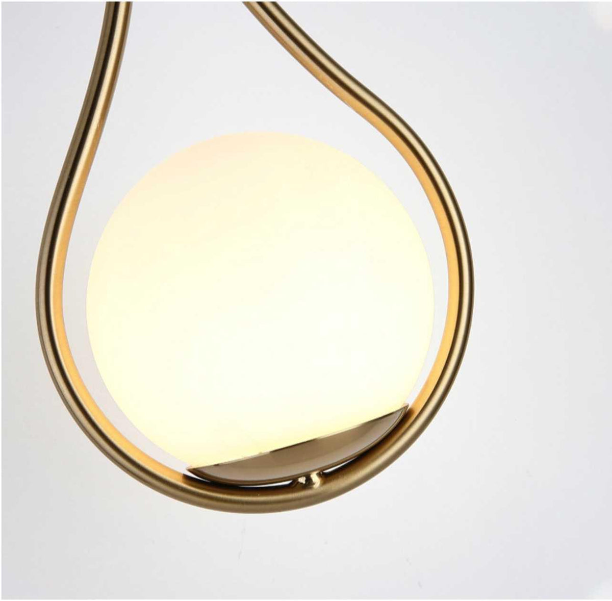 Metalen wandlamp met minimalistisch lineair ontwerp voor slaapkamer, woonkamer en hal – Modern Scandinavisch armatuur in zwart, goud | Thomler