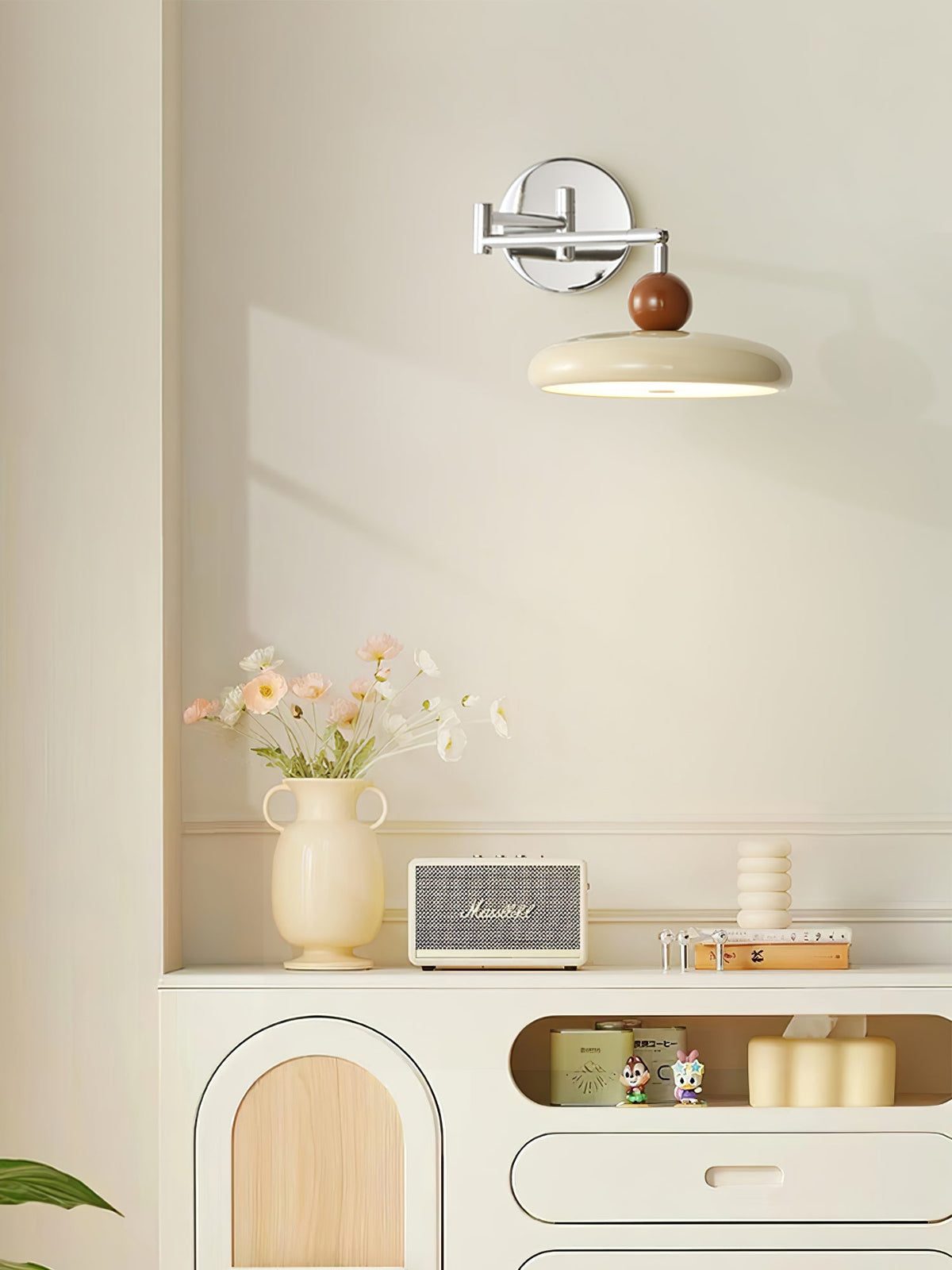Aplique compacto enchufable con temperatura LED ajustable y detalles cromados para dormitorio, sala de estar, pasillo y rincón de lectura | Iluminación interior moderna | Thomler