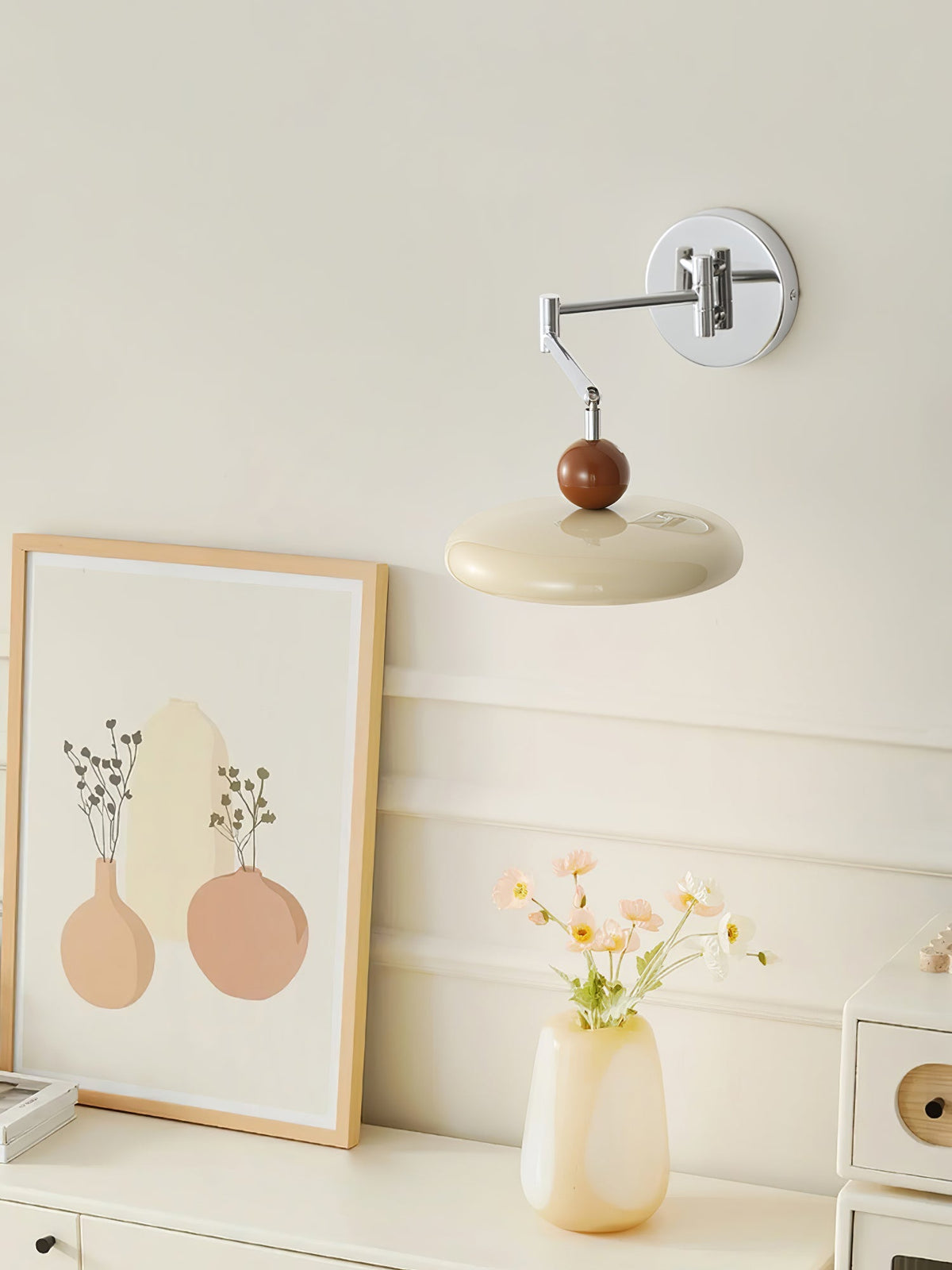 Aplique compacto enchufable con temperatura LED ajustable y detalles cromados para dormitorio, sala de estar, pasillo y rincón de lectura | Iluminación interior moderna | Thomler