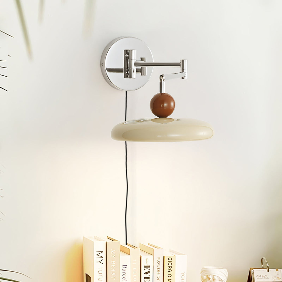 Aplique compacto enchufable con temperatura LED ajustable y detalles cromados para dormitorio, sala de estar, pasillo y rincón de lectura | Iluminación interior moderna | Thomler
