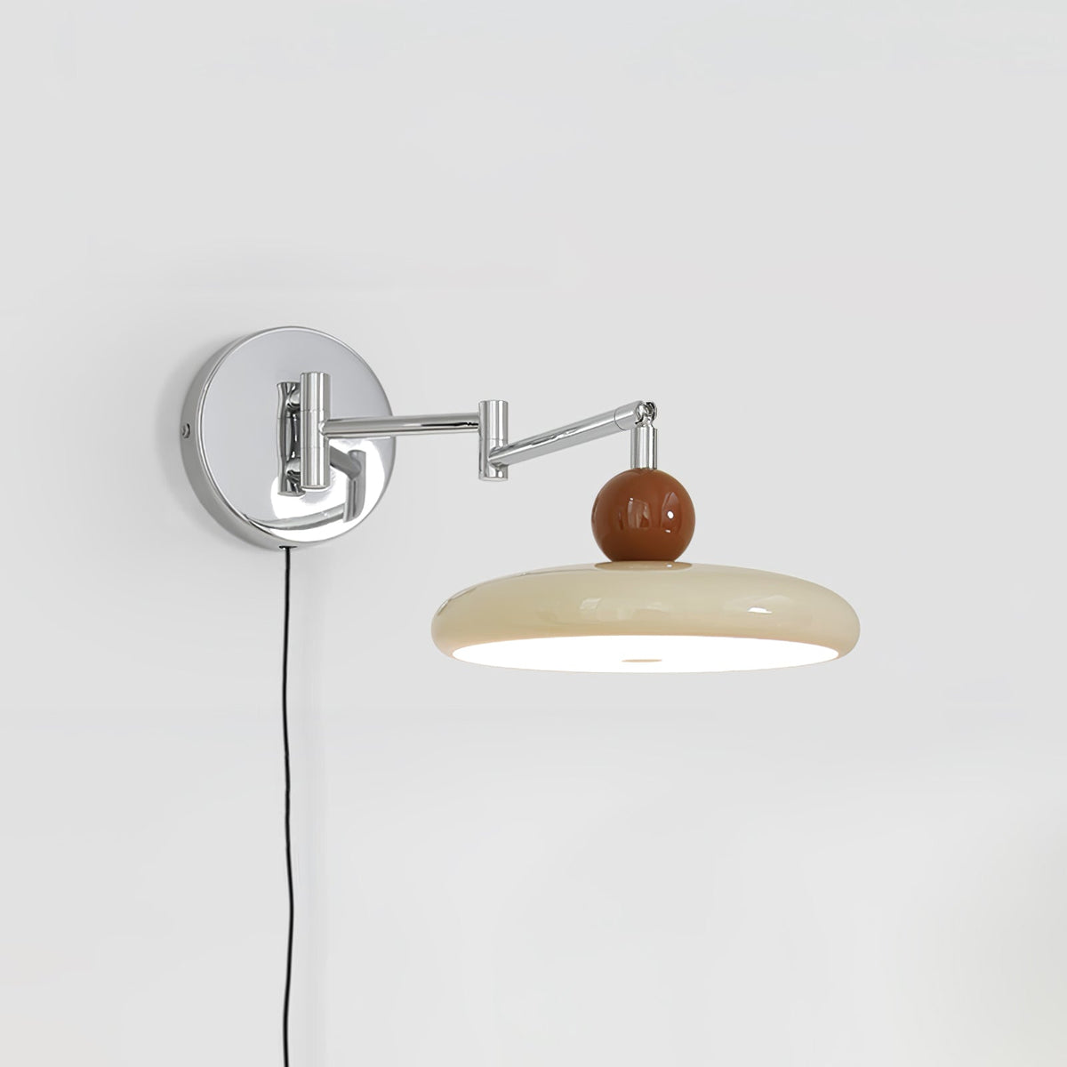 Aplique compacto enchufable con temperatura LED ajustable y detalles cromados para dormitorio, sala de estar, pasillo y rincón de lectura | Iluminación interior moderna | Thomler