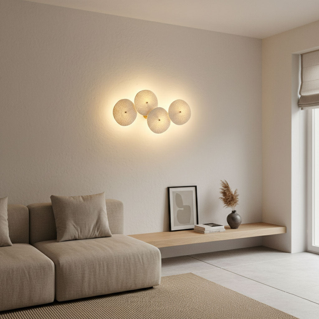 Aplique de pétalo esculpido dorado y blanco, lámpara LED Art Déco para pasillo, sala de estar, meditación, dormitorio, acento, 19.7 pulgadas, montaje en pared, iluminación interior | Thomler