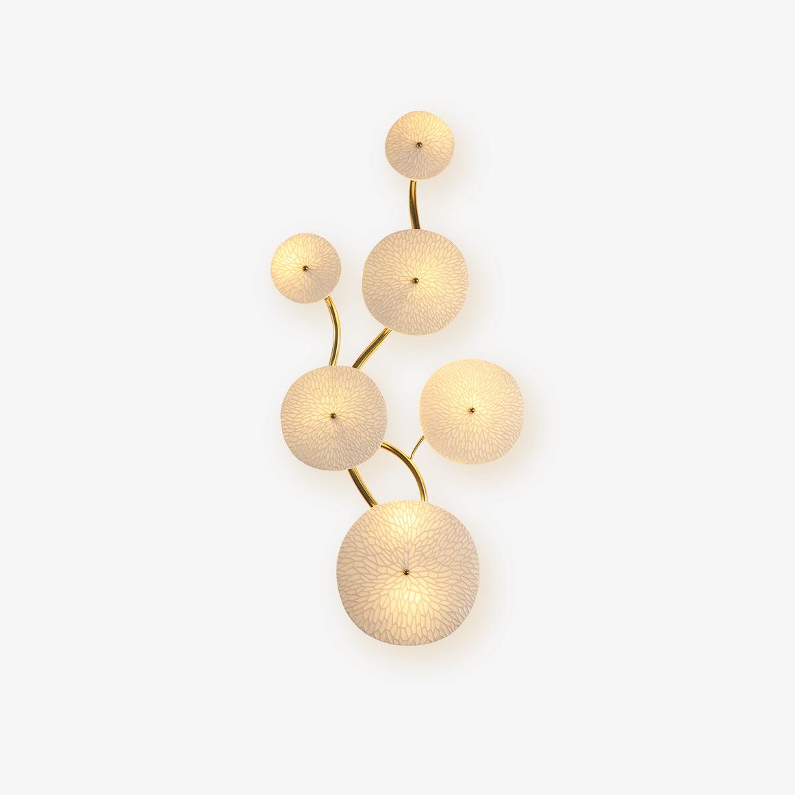 Aplique de pétalo esculpido dorado y blanco, lámpara LED Art Déco para pasillo, sala de estar, meditación, dormitorio, acento, 19.7 pulgadas, montaje en pared, iluminación interior | Thomler
