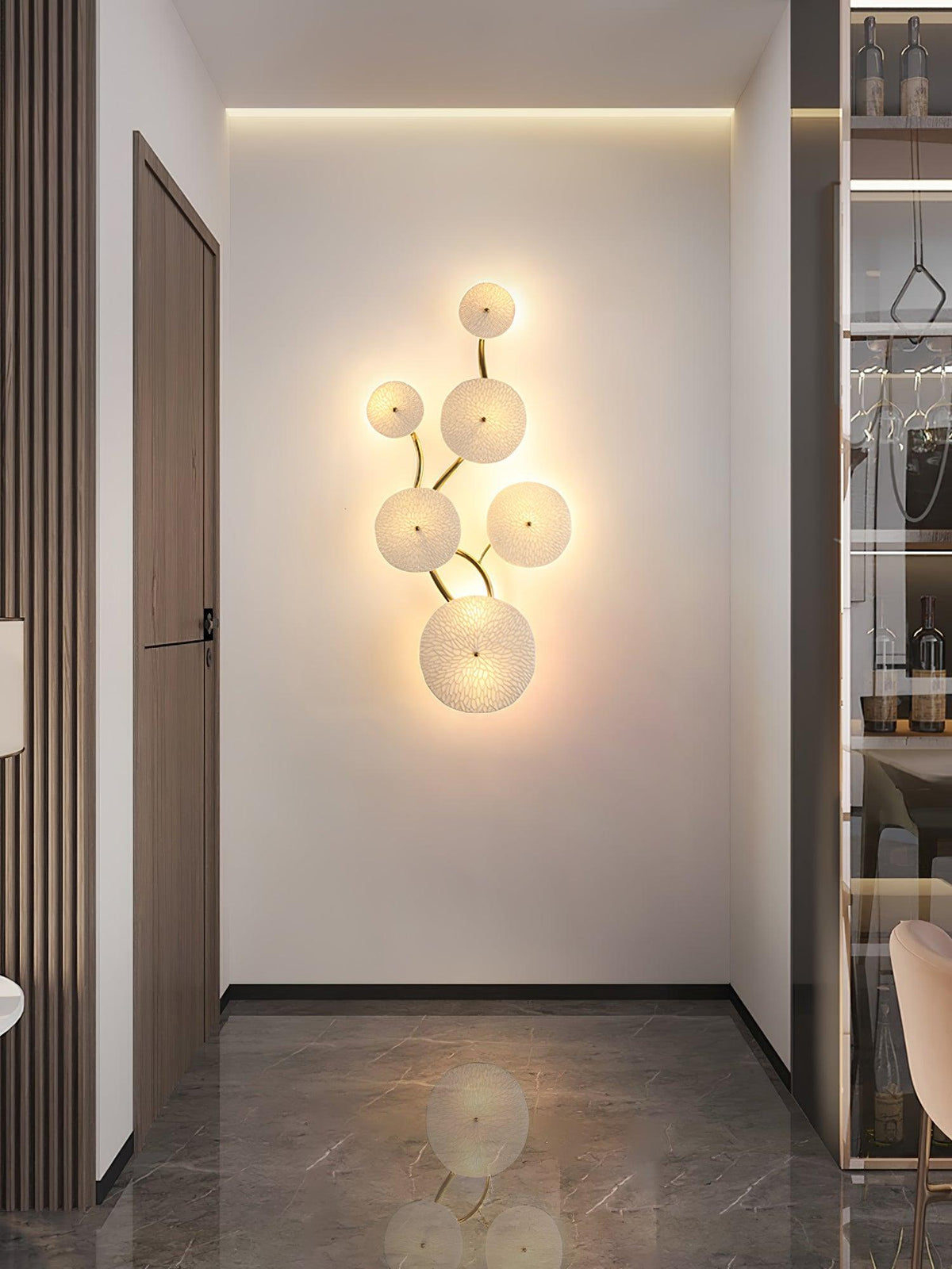 Aplique de pétalo esculpido dorado y blanco, lámpara LED Art Déco para pasillo, sala de estar, meditación, dormitorio, acento, 19.7 pulgadas, montaje en pared, iluminación interior | Thomler
