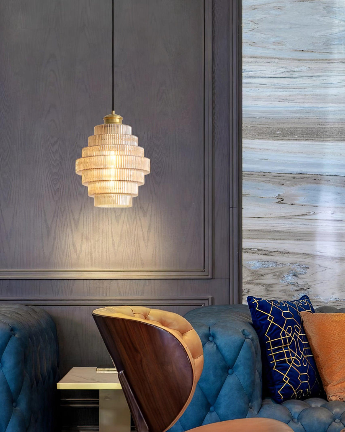 Lámpara colgante de cristal escalonado de 9.8 pulgadas, luz cálida, pantalla estriada, detalles en latón, altura ajustable, color gris humo ámbar, bombilla E26, modelo D | Thomler
