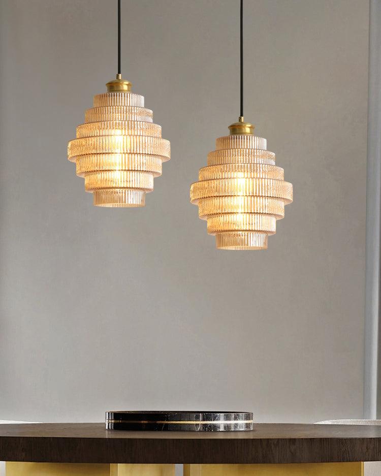 Lámpara colgante de cristal escalonado de 9.8 pulgadas, luz cálida, pantalla estriada, detalles en latón, altura ajustable, color gris humo ámbar, bombilla E26, modelo D | Thomler