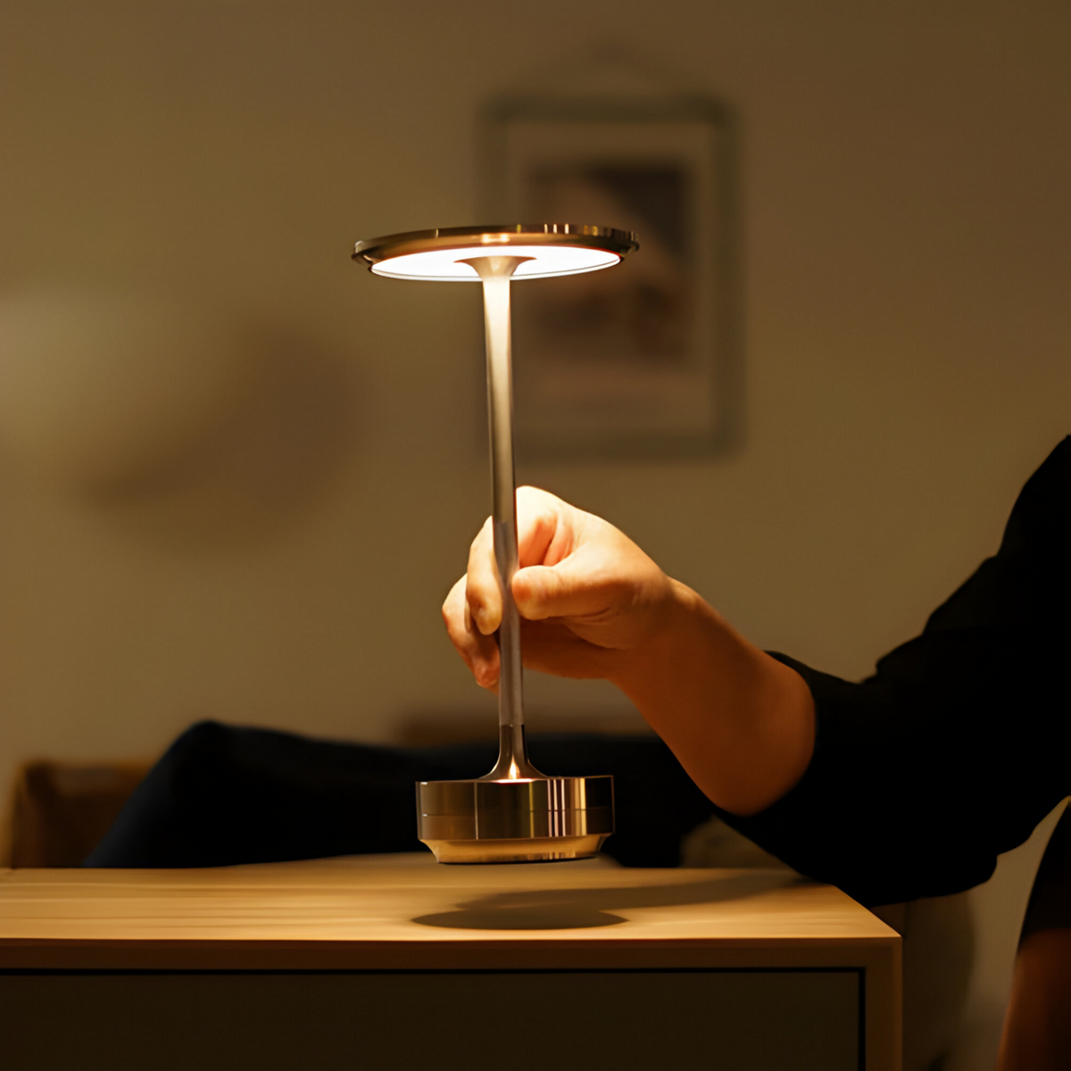 Kabellose, berührungsdimmbare Nachttischlampe aus Metall – 3 Helligkeitsstufen, wiederaufladbare, tragbare LED-Leuchte mit USB für Nachttisch, Schreibtisch, Wohnzimmer | Thomler
